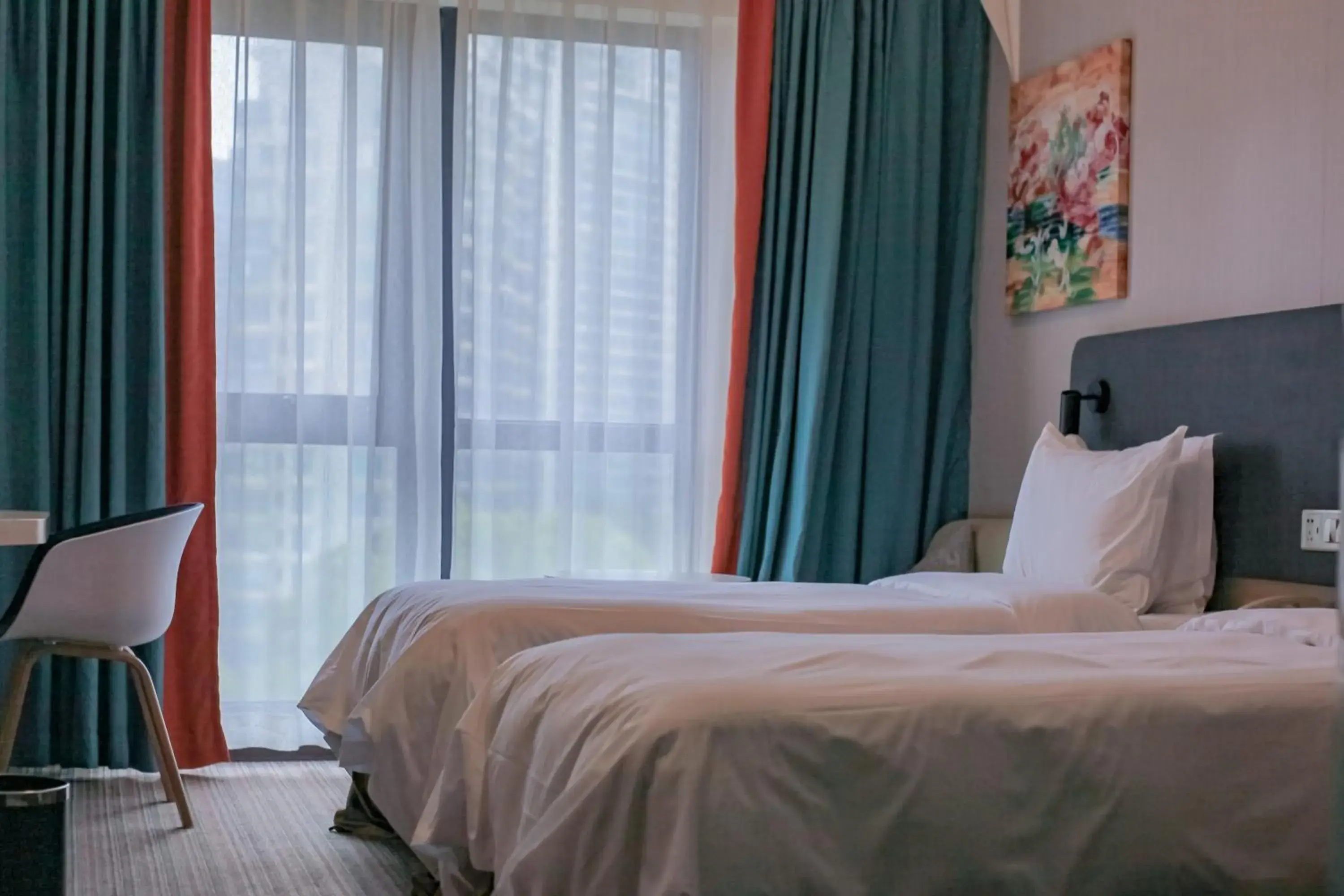 Bed in Holiday Inn Express Shanghai Putuo by IHG Bed in Holiday Inn Express Shanghai Putuo by IHG