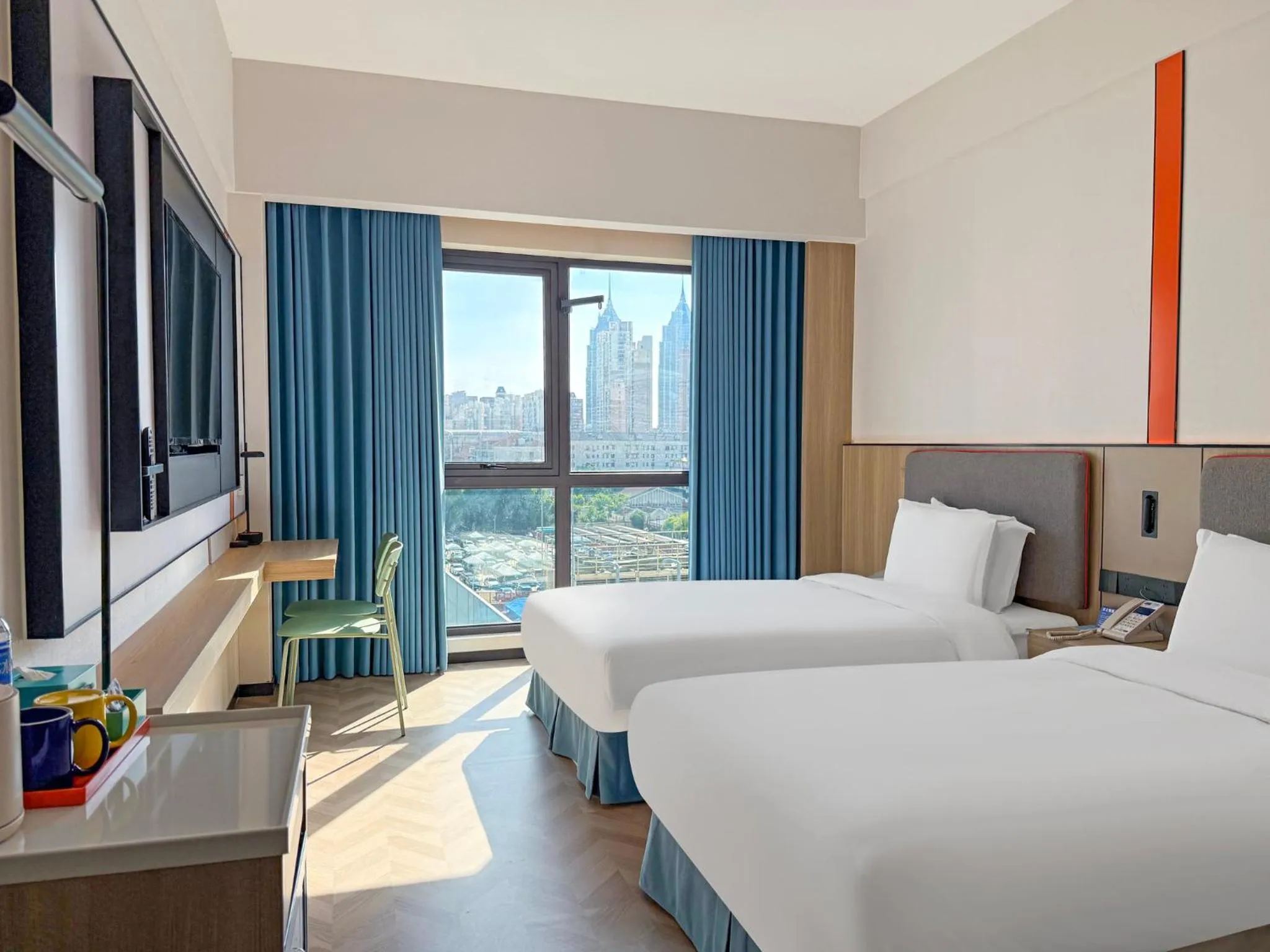 Photo of the whole room, Bed in Holiday Inn Express Shanghai Putuo by IHG