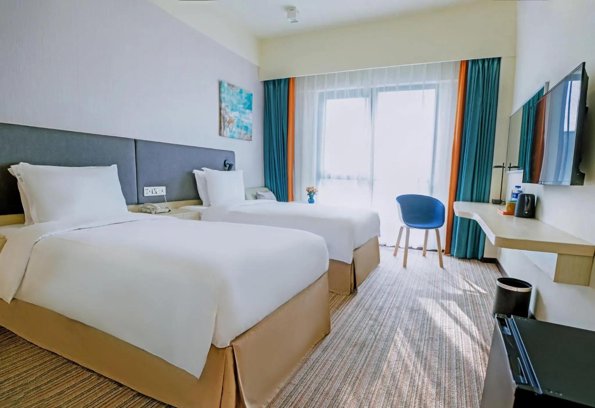 Photo of the whole room, Bed in Holiday Inn Express Shanghai Putuo by IHG