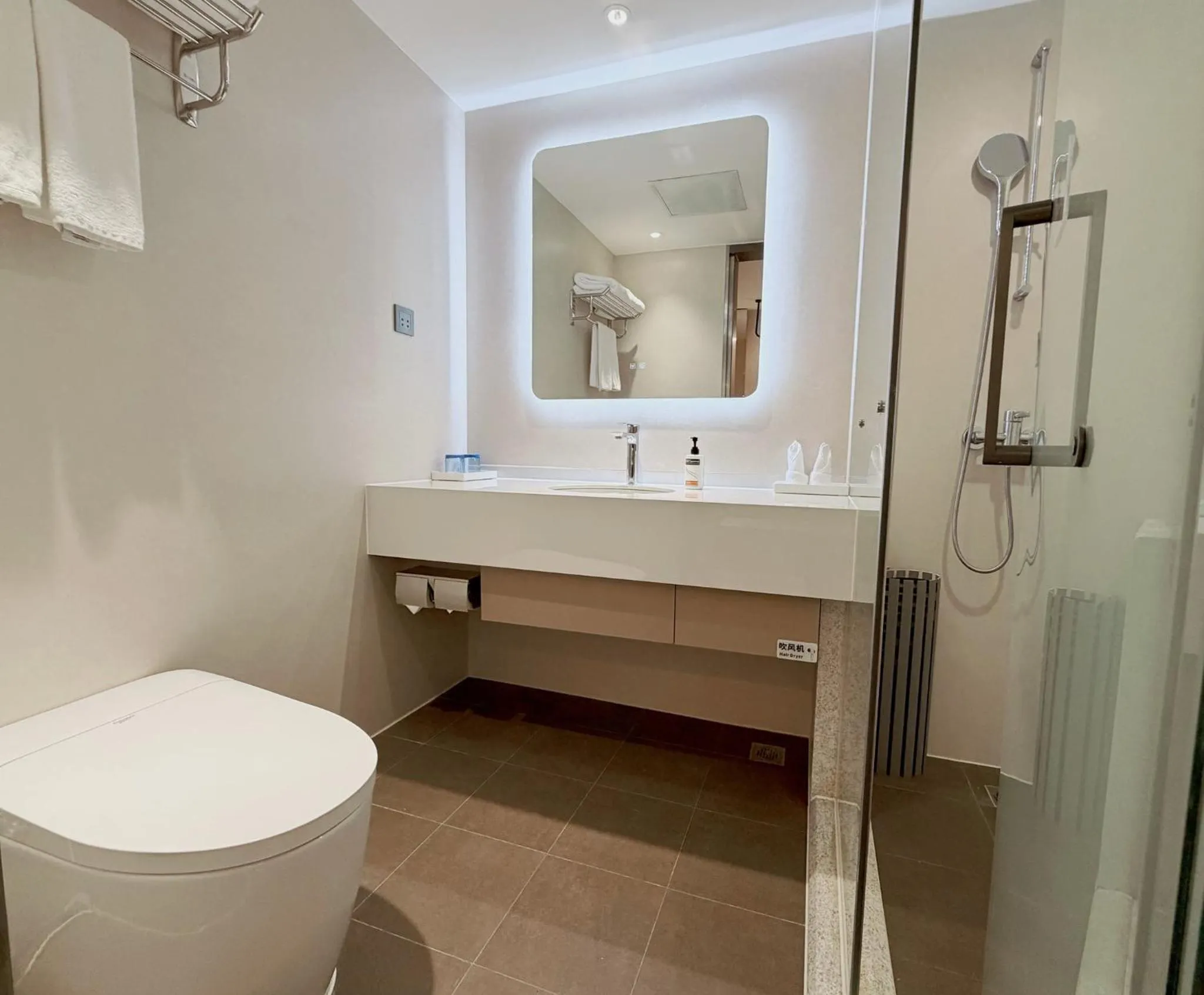 Photo of the whole room in Holiday Inn Express Shanghai Putuo by IHG