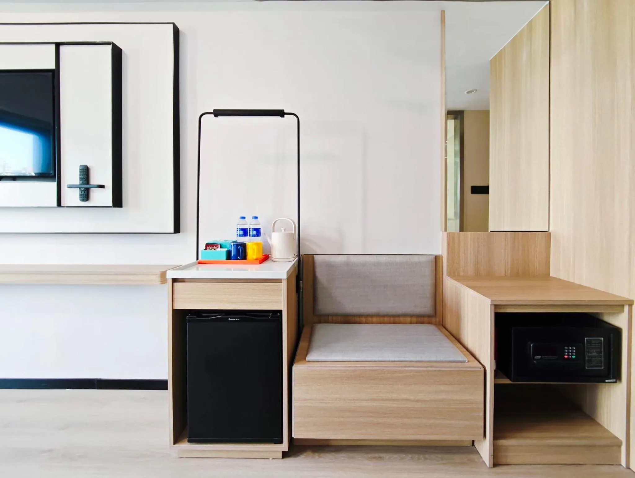 Photo of the whole room in Holiday Inn Express Shanghai Putuo by IHG