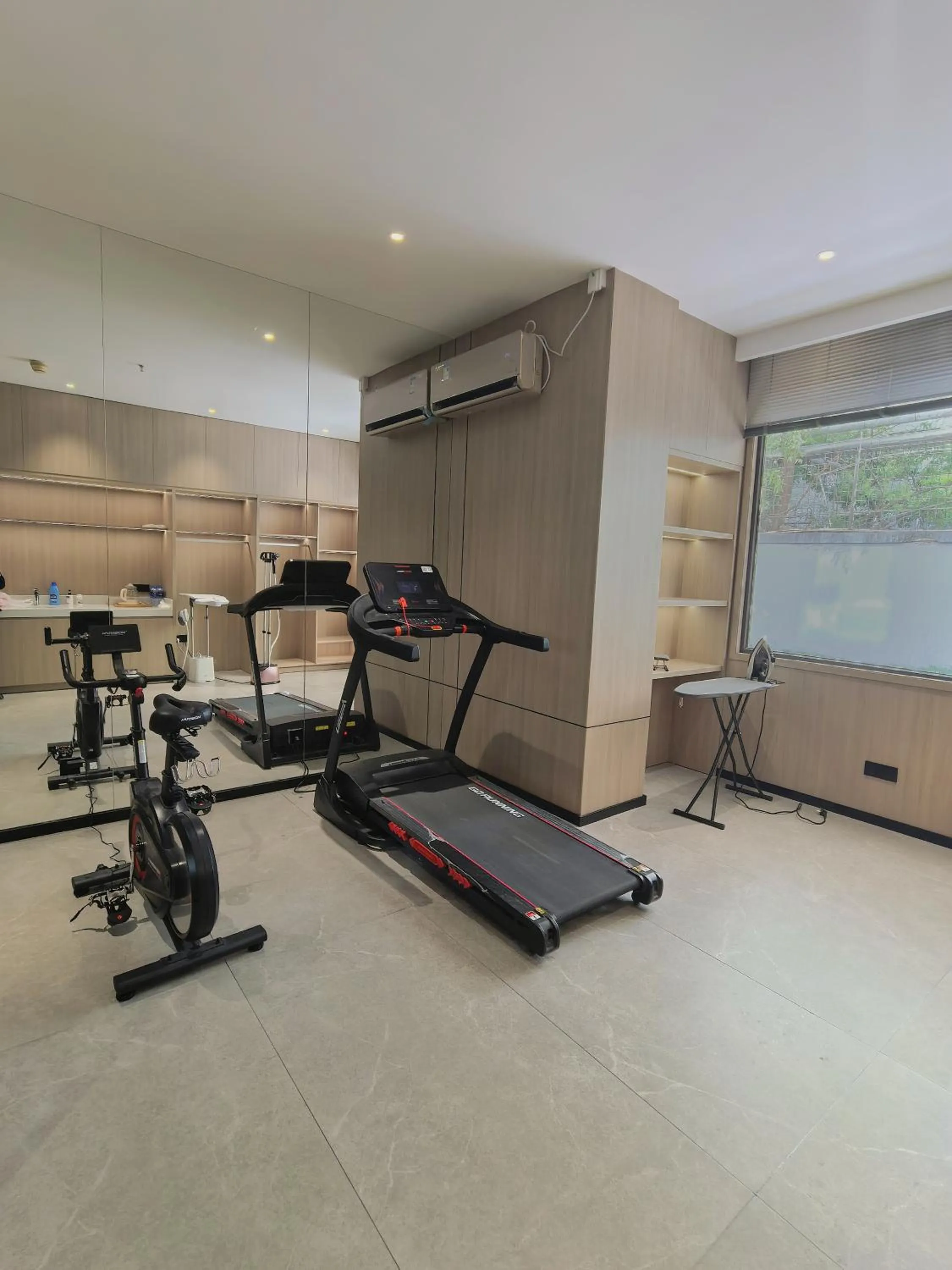 Fitness centre/facilities in Holiday Inn Express Shanghai Putuo by IHG