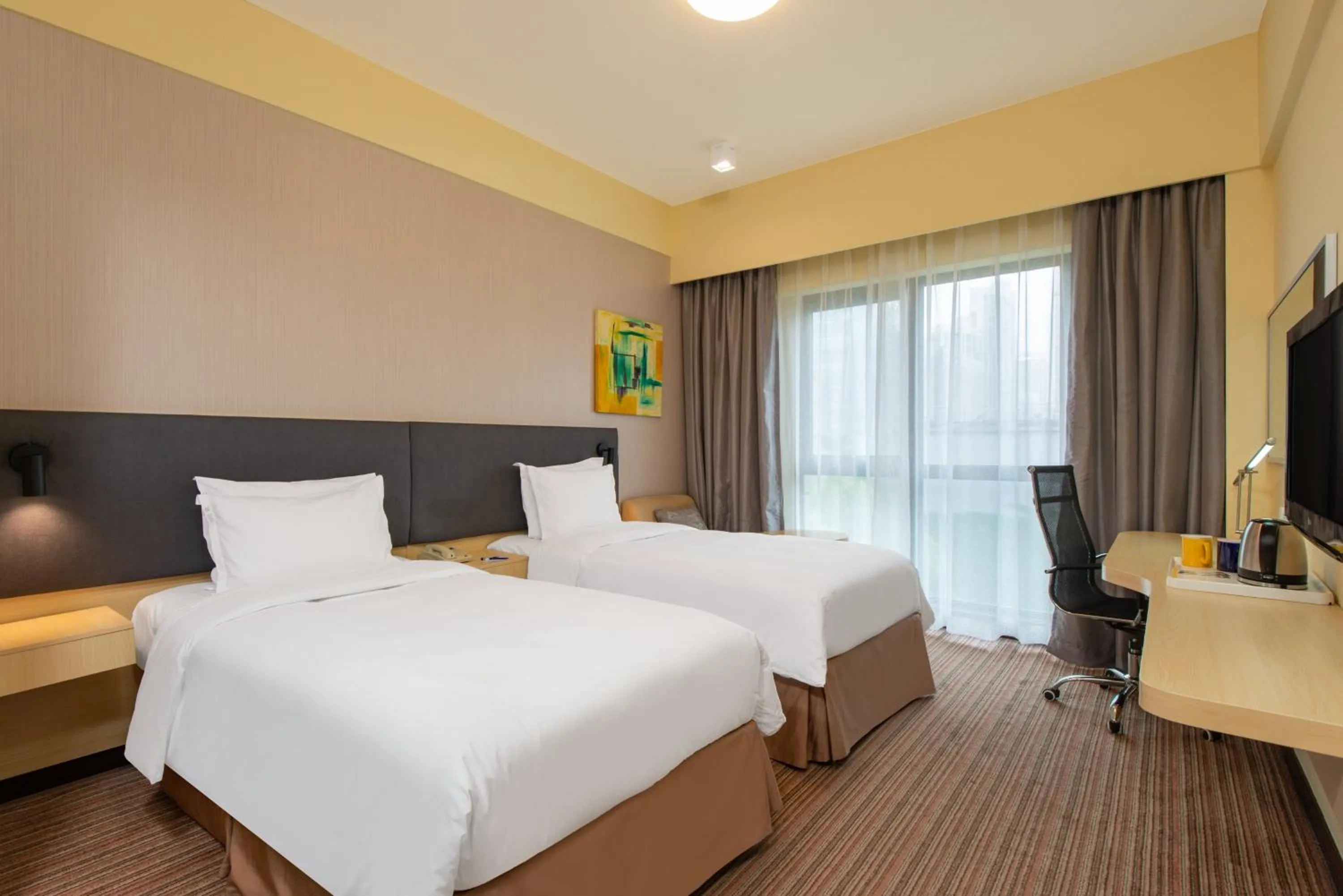 Photo of the whole room, Bed in Holiday Inn Express Shanghai Putuo by IHG