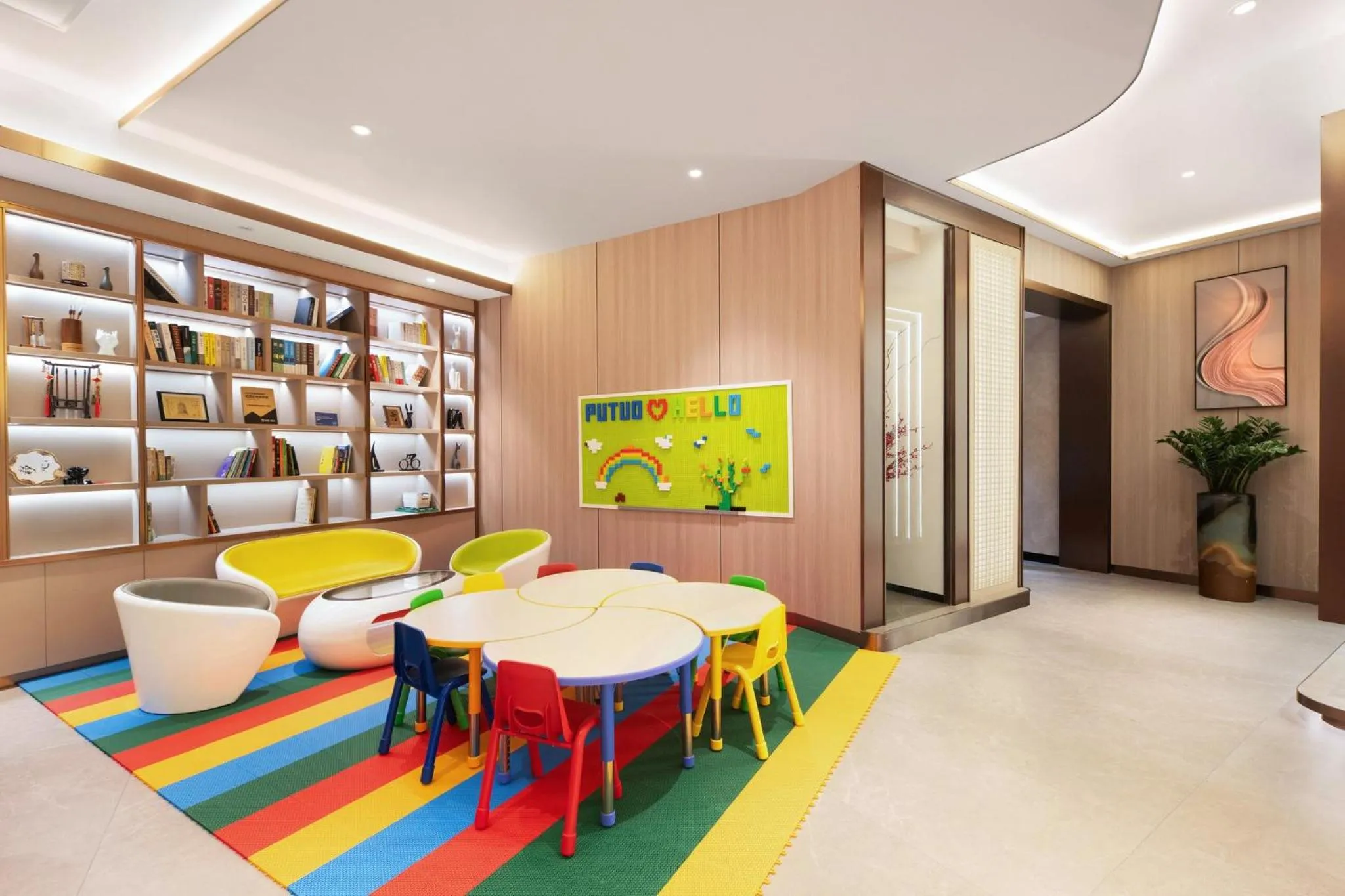 Seating area in Holiday Inn Express Shanghai Putuo by IHG