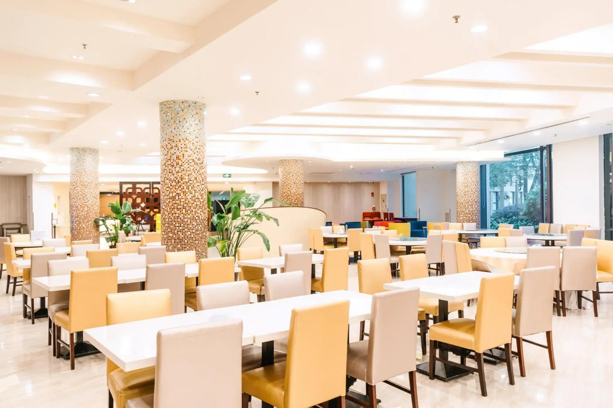 Restaurant/places to eat in Holiday Inn Express Shanghai Putuo by IHG Restaurant/places to eat in Holiday Inn Express Shanghai Putuo by IHG