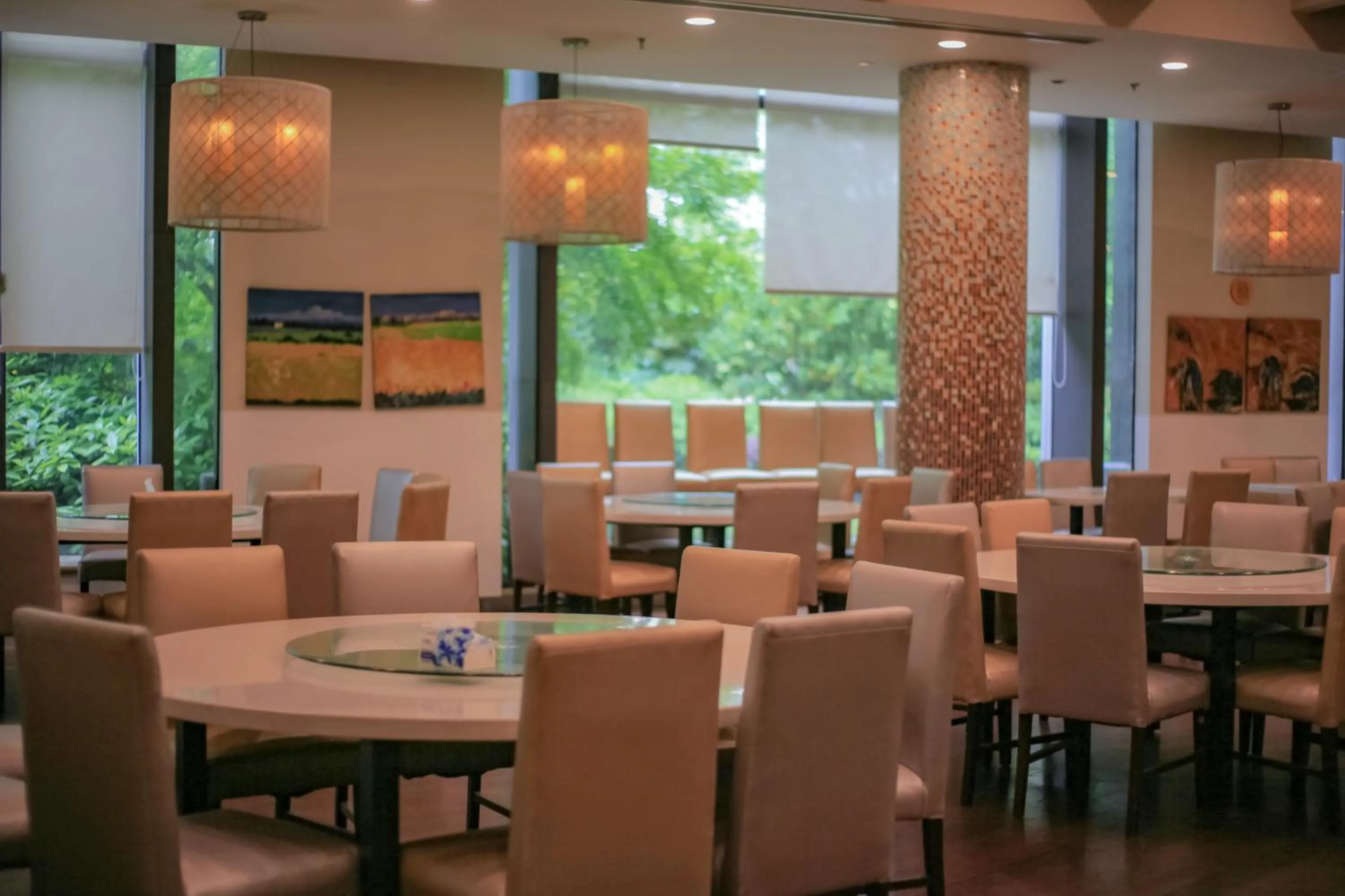 Restaurant/places to eat in Holiday Inn Express Shanghai Putuo by IHG
