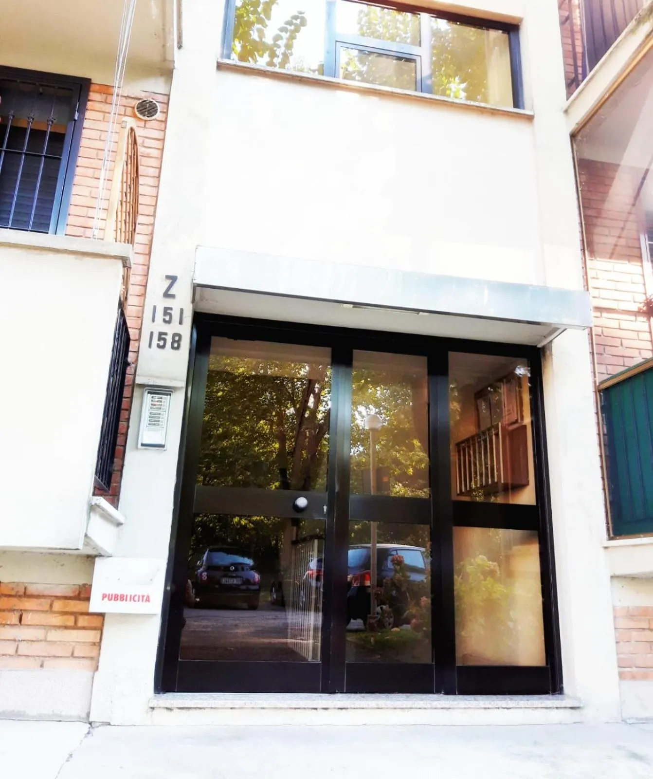 Property building in San Donato Policlinico Rooms