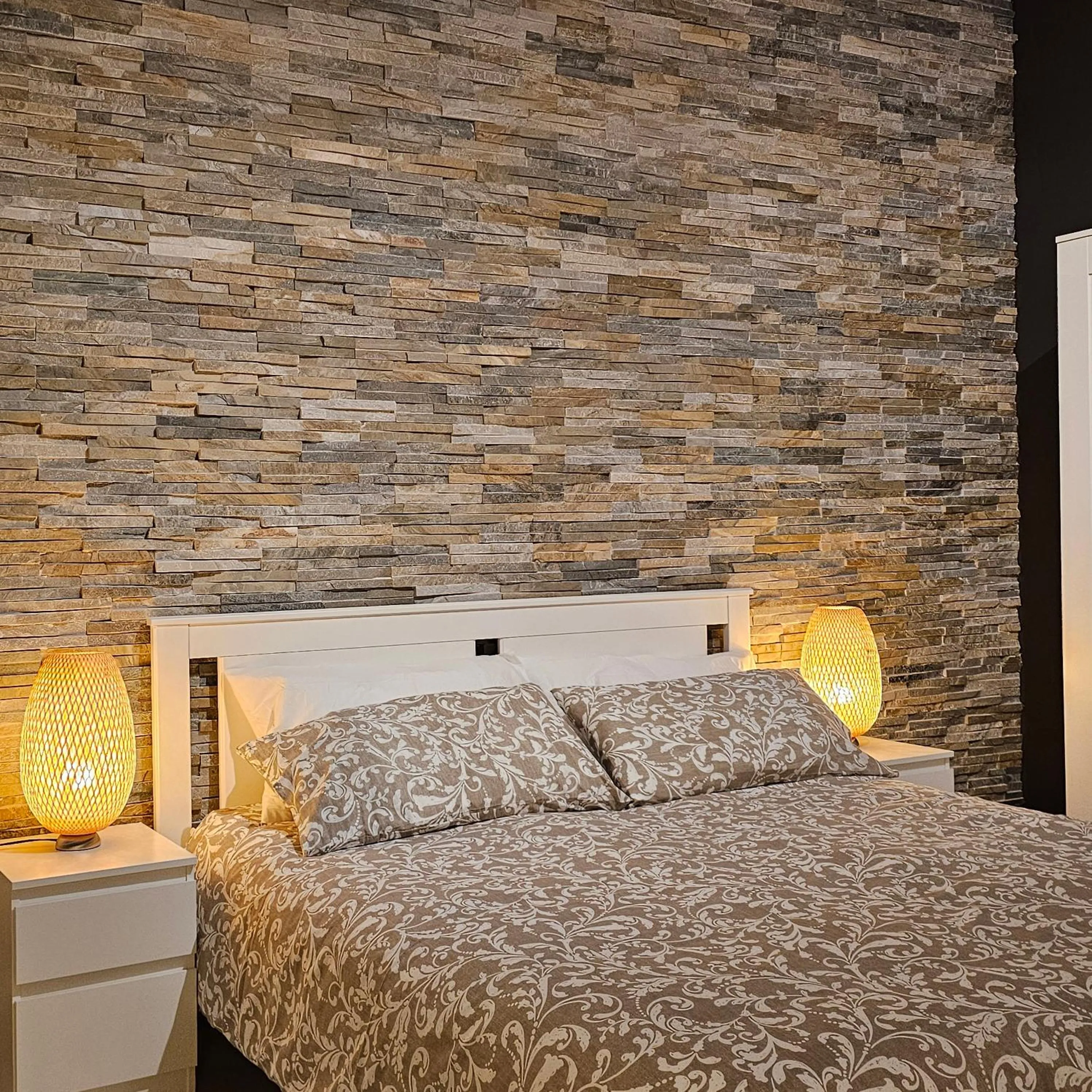 Bed in San Donato Policlinico Rooms