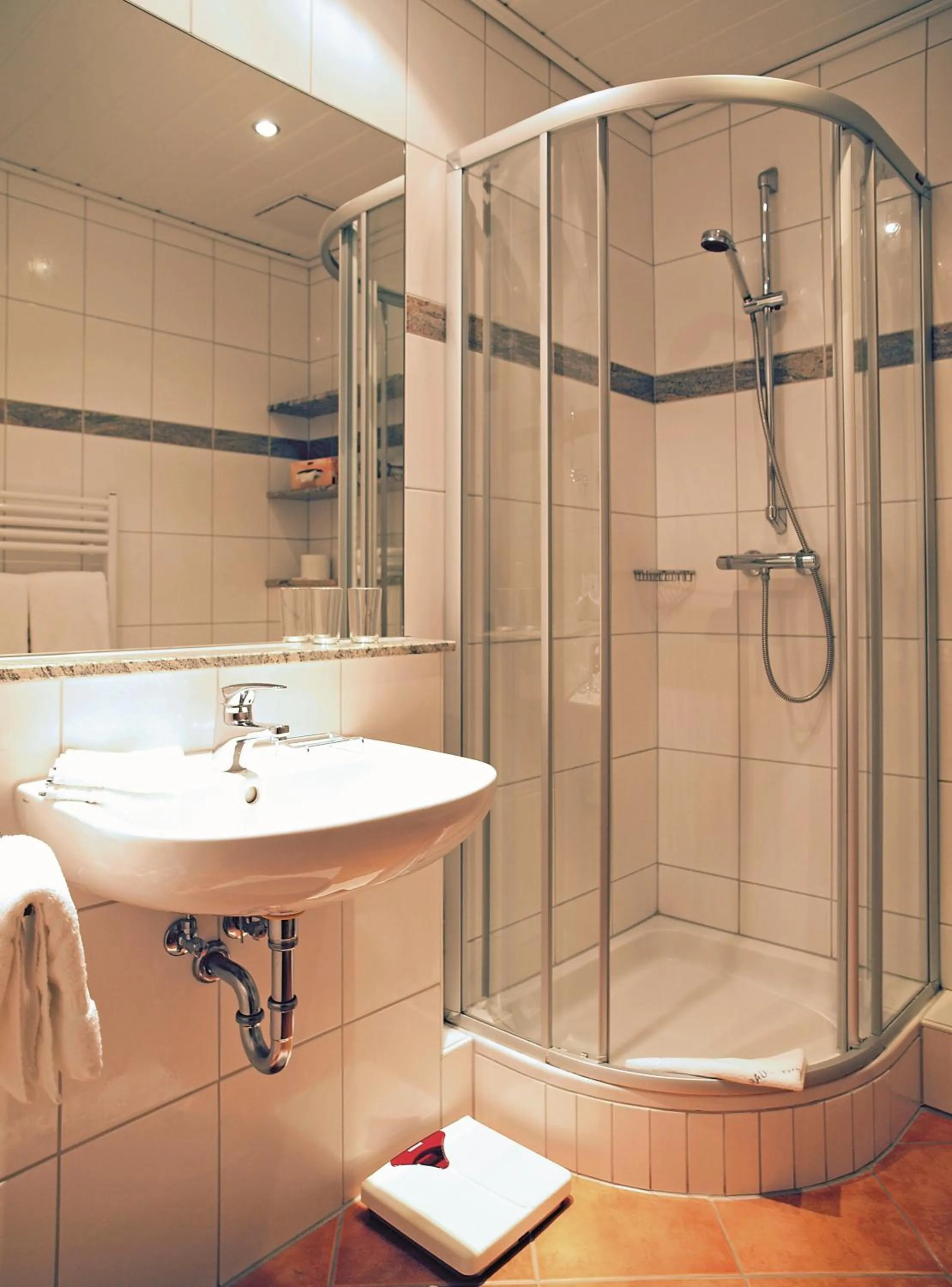 Bathroom in Haus Thorwarth - Hotel garni