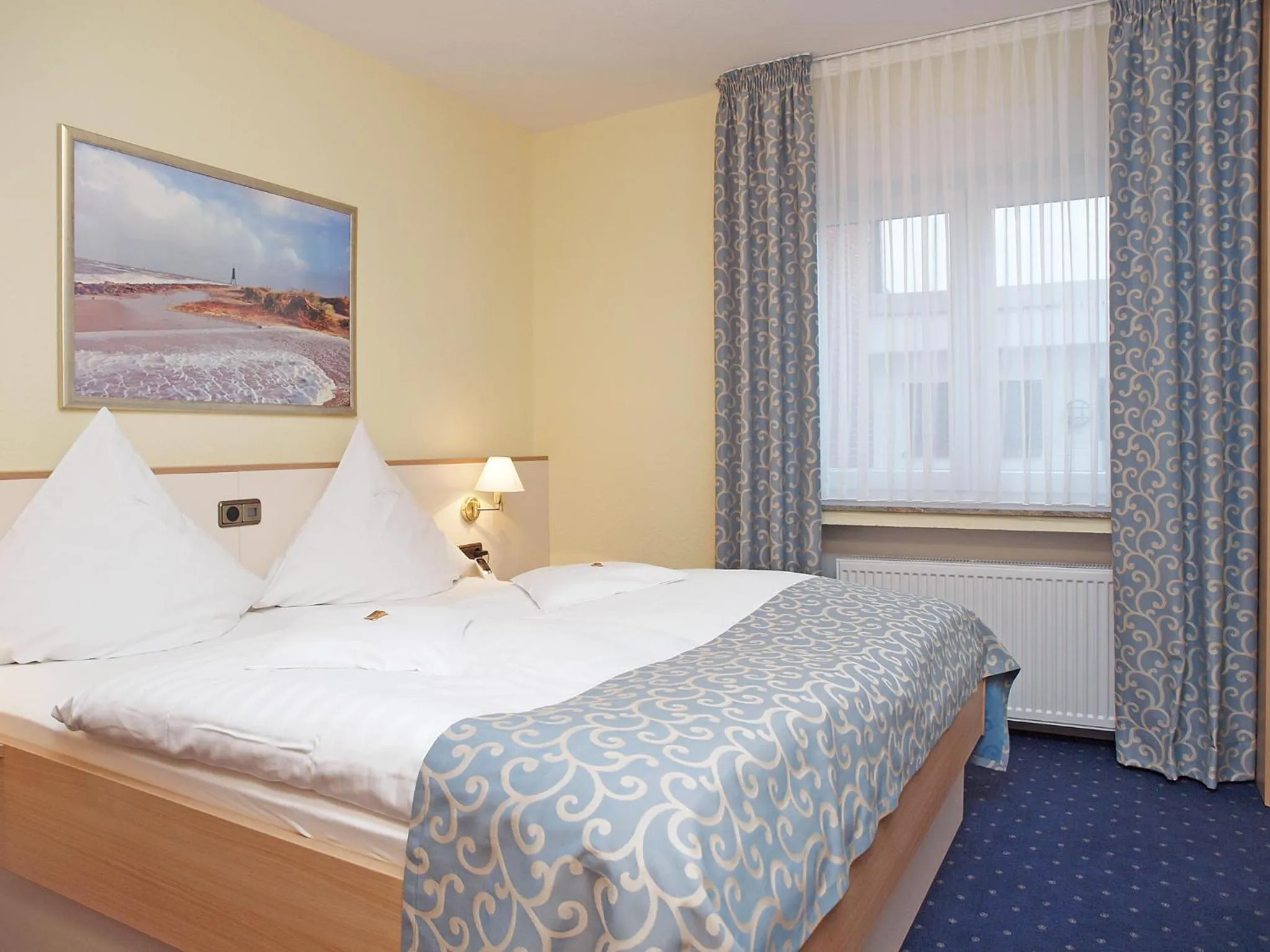 Photo of the whole room, Bed in Haus Thorwarth - Hotel garni