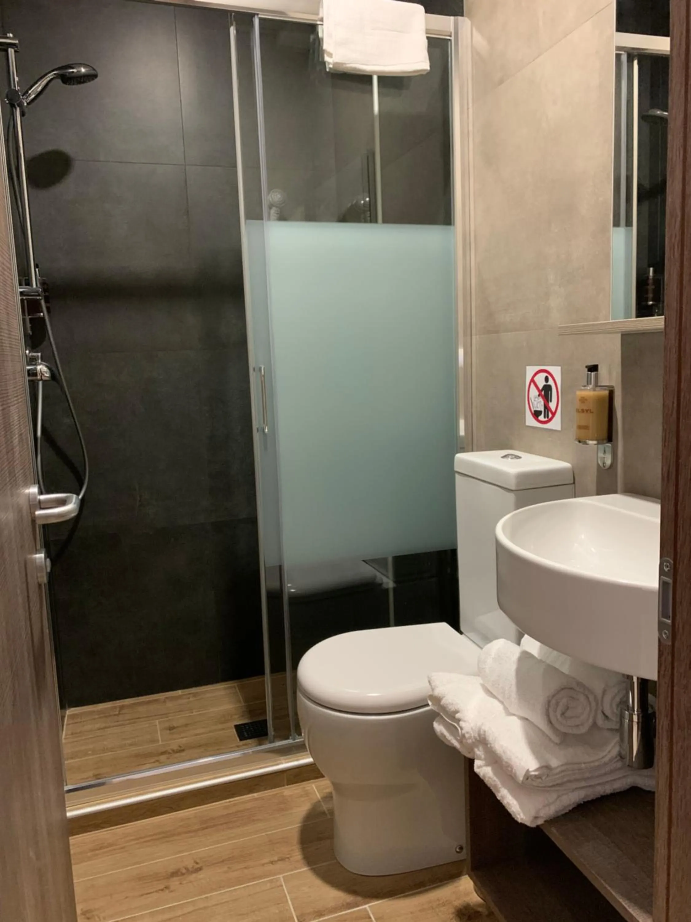 Bathroom in S. PIETRO B&B