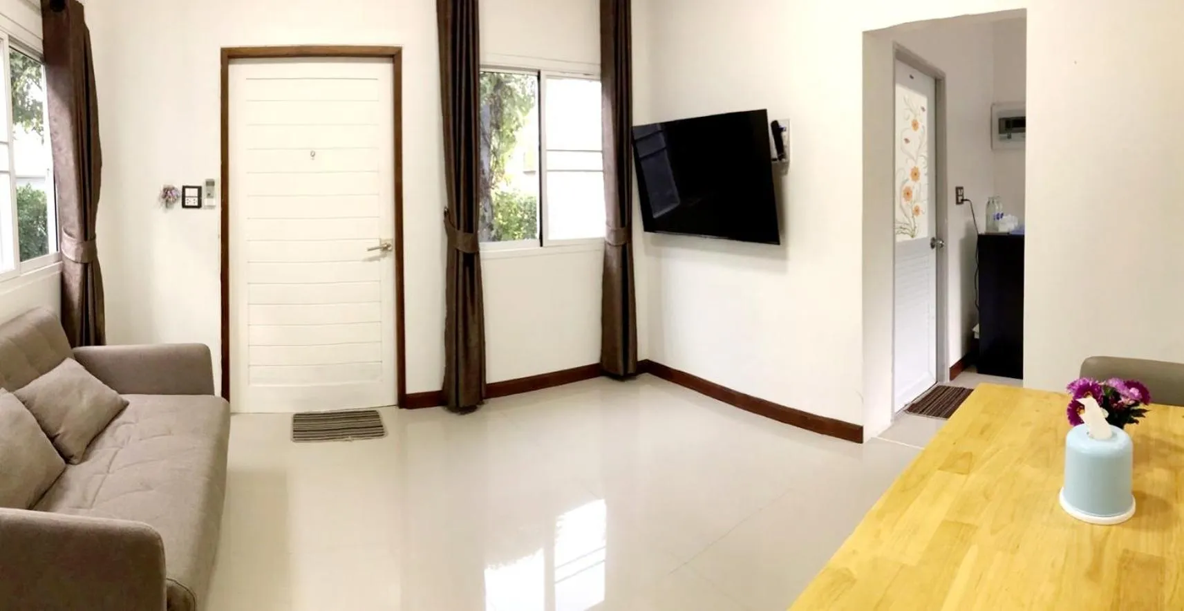Communal lounge/ TV room in Park Villa Chaiyaphume