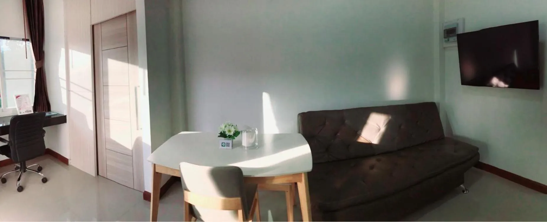 Communal lounge/ TV room in Park Villa Chaiyaphume