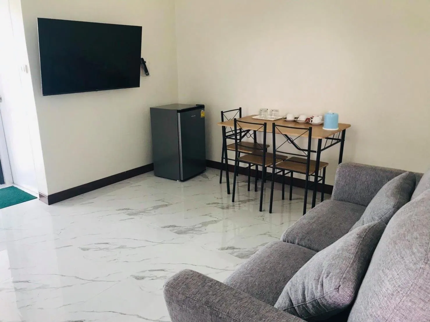 Communal lounge/ TV room in Park Villa Chaiyaphume