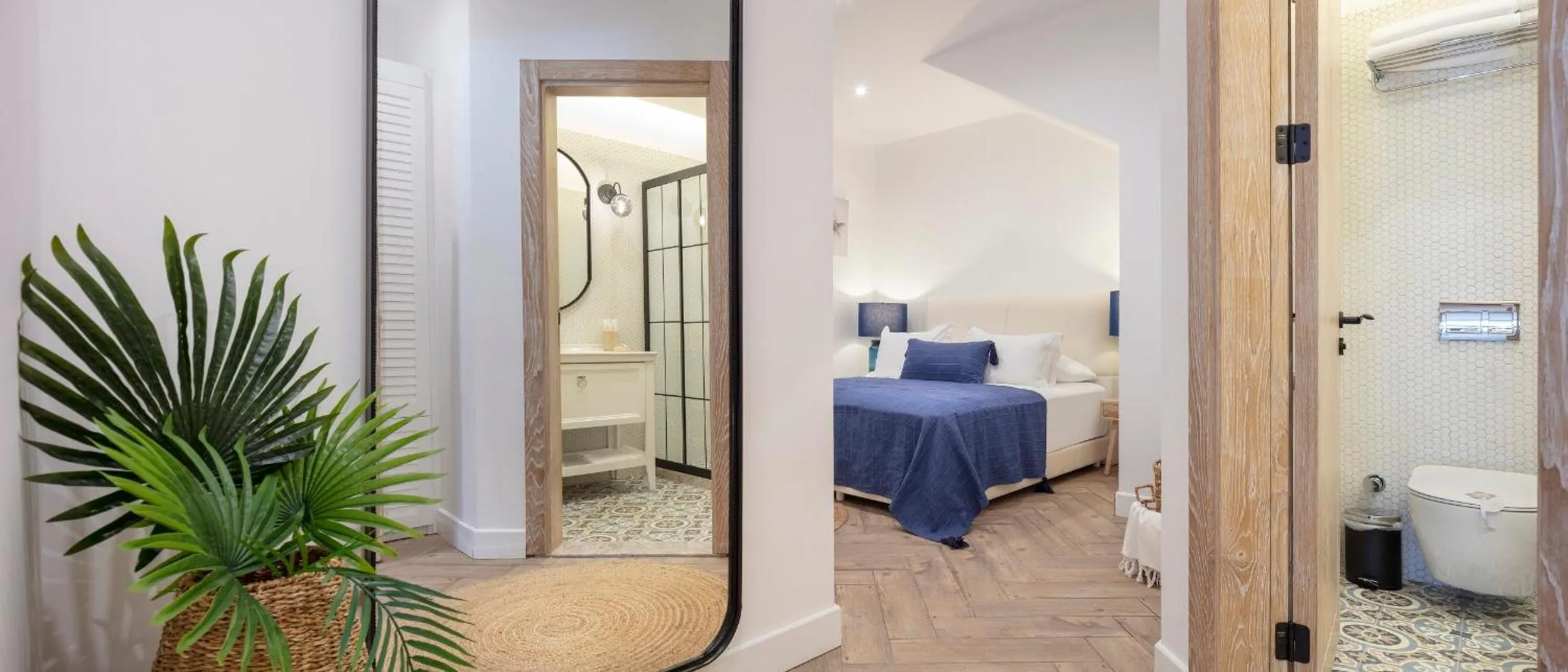 Shower, Bed in Ada Dreams City