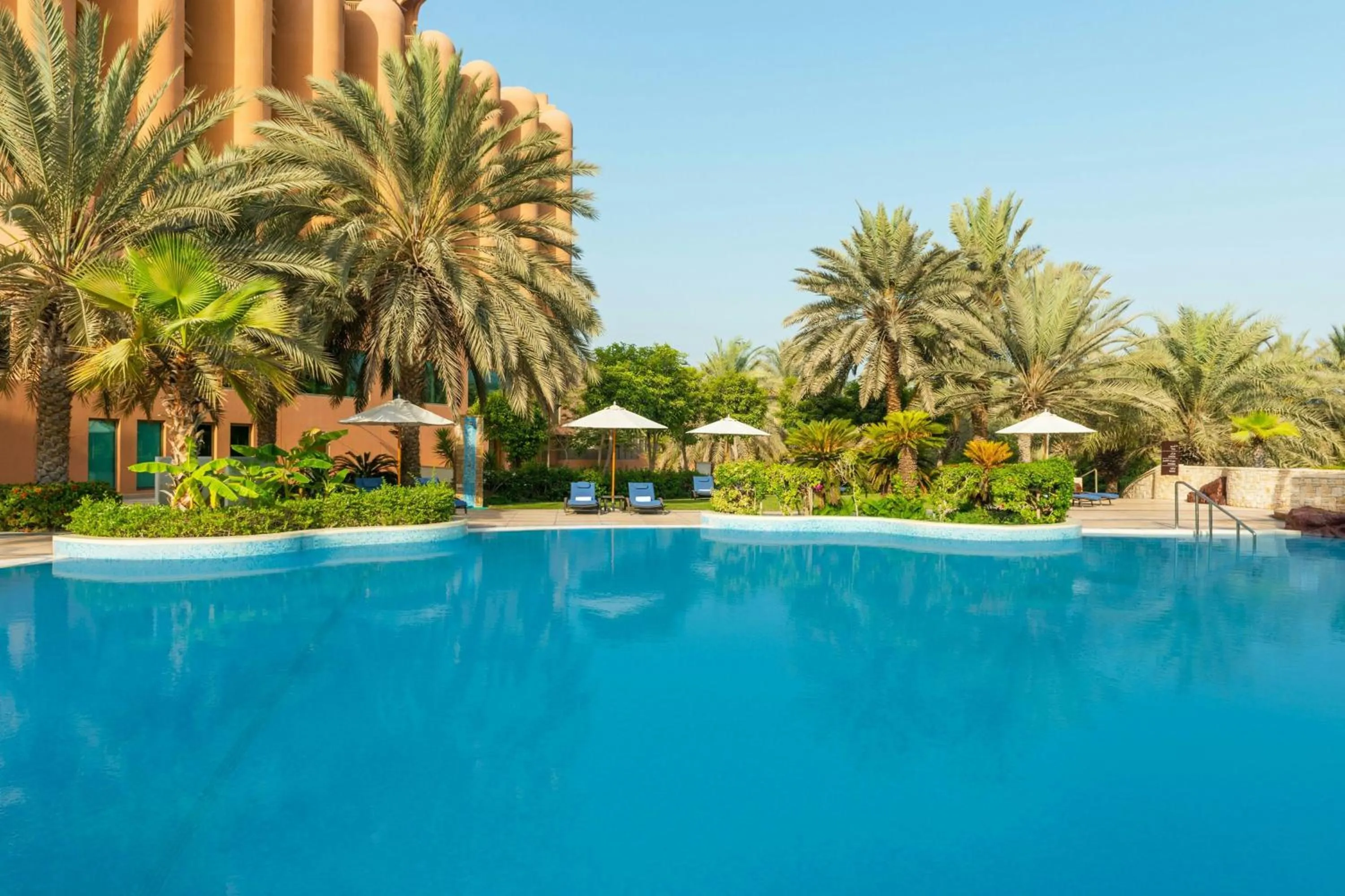 Swimming pool in Sheraton Abu Dhabi Hotel & Resort