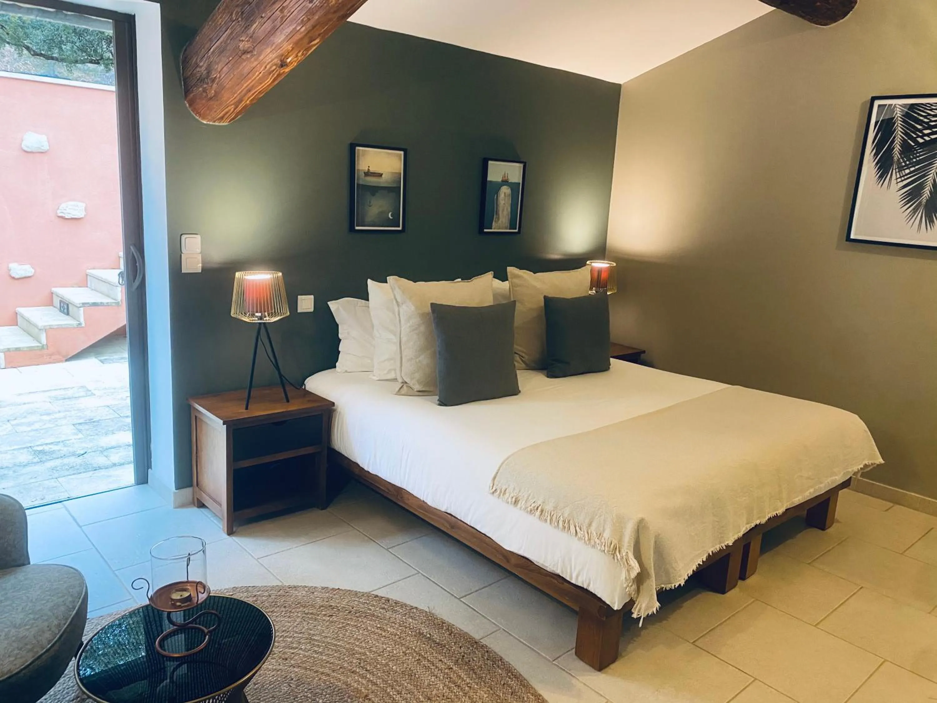 Bed in Le Jas de Joucas Hôtel-Restaurant