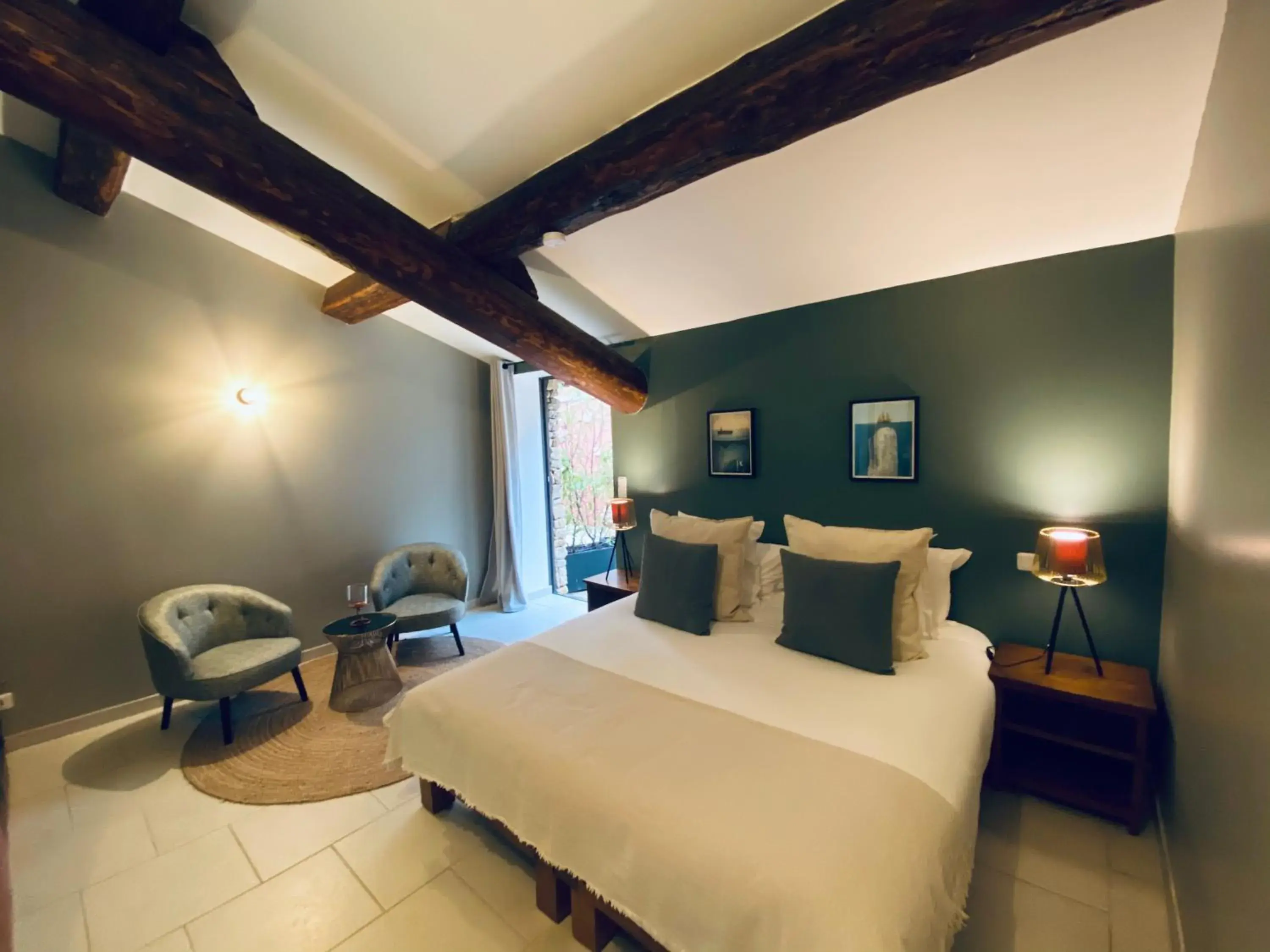 Charm Room with Patio in Le Jas de Joucas Hôtel-Restaurant Charm Room with Patio in Le Jas de Joucas Hôtel-Restaurant