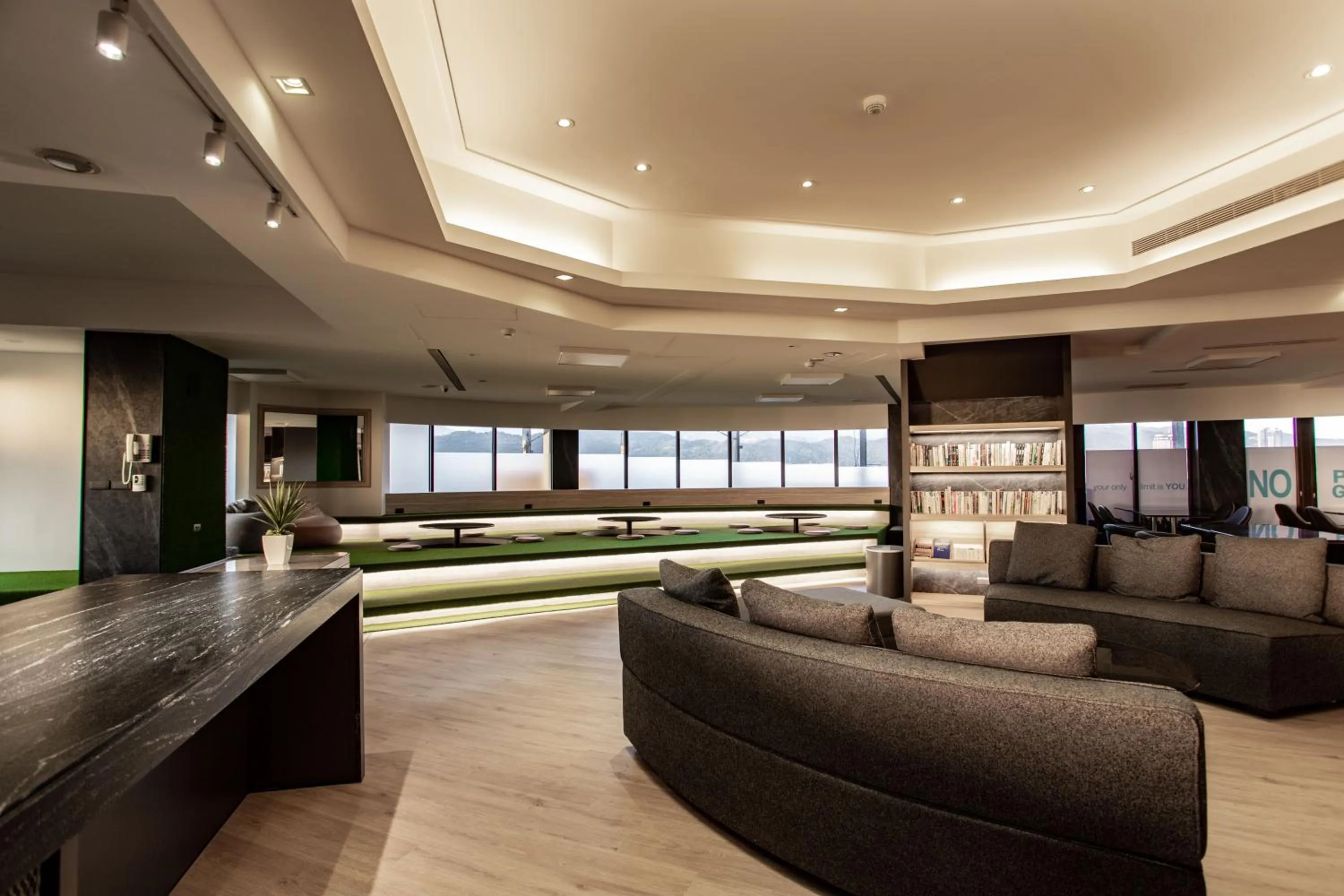 Communal lounge/ TV room in Hub Hotel - Songshan Airport Branch