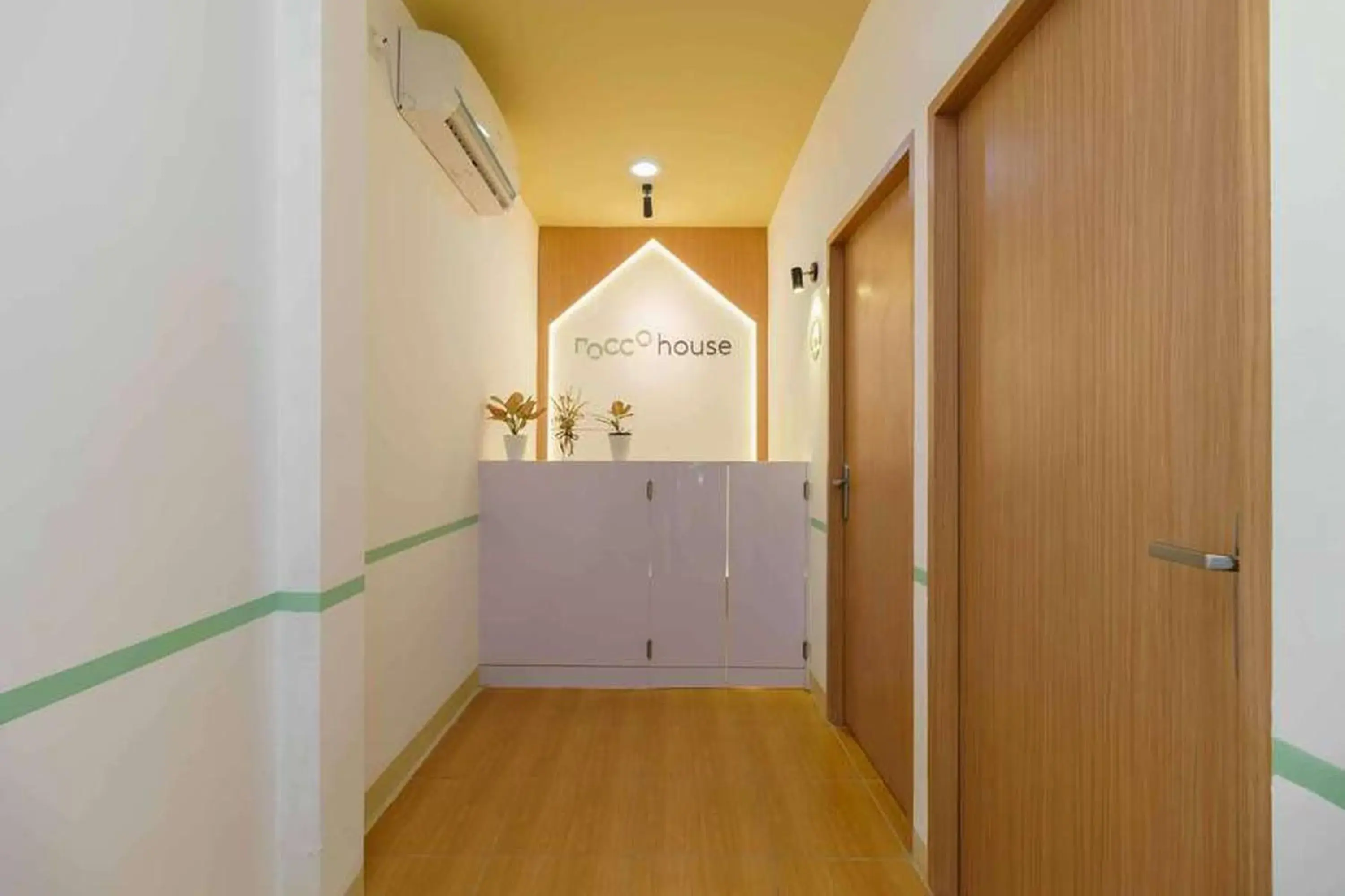 Lobby or reception in RedDoorz @ Taman Royal Tangerang Lobby or reception in RedDoorz @ Taman Royal Tangerang