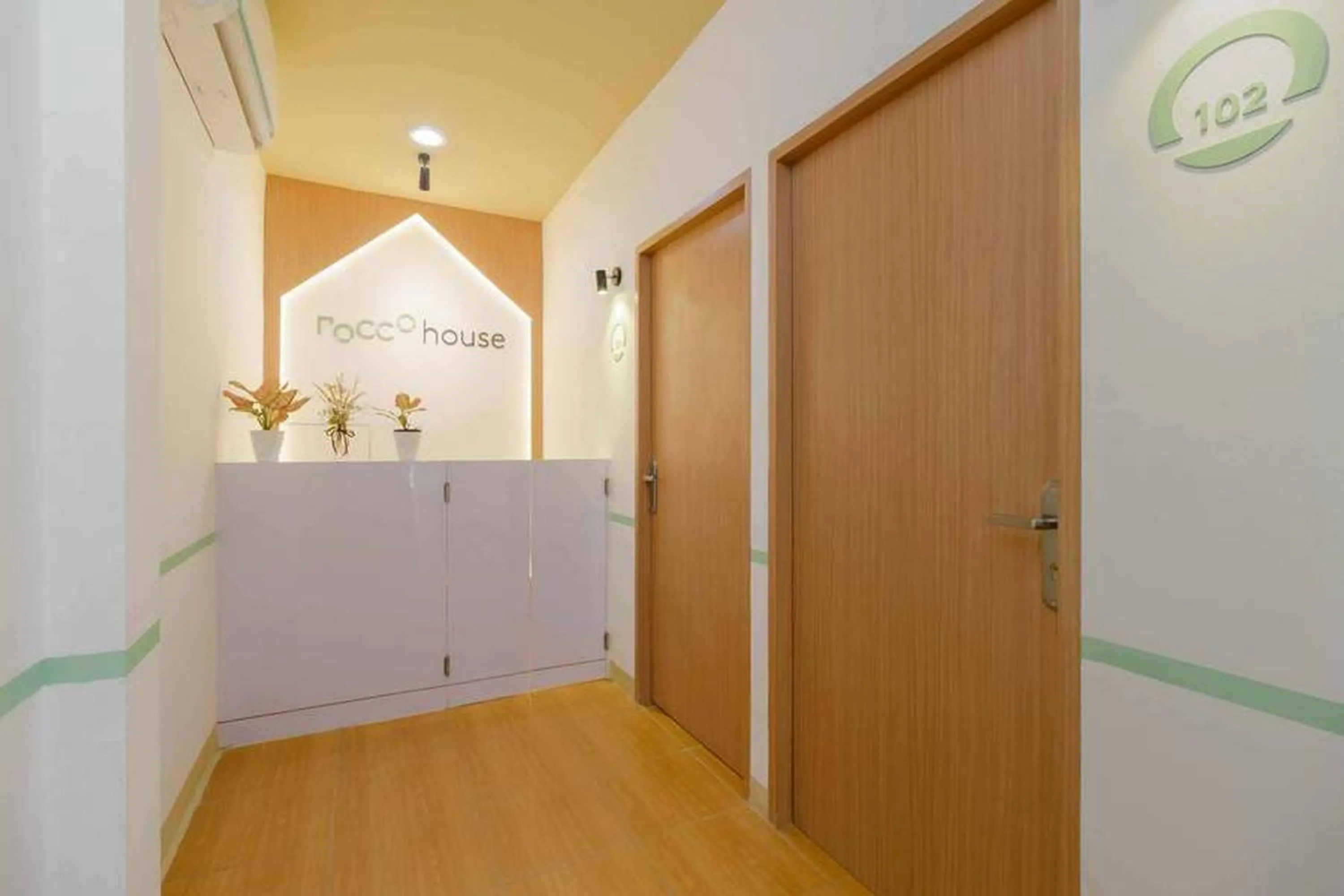 Lobby or reception in RedDoorz @ Taman Royal Tangerang