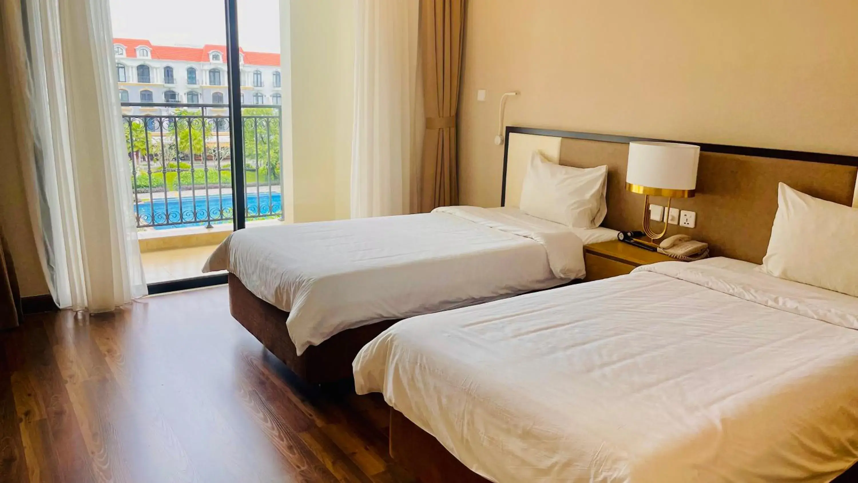 Standard Twin Pool View in Vinholidays Fiesta Phu Quoc Standard Twin Pool View in Vinholidays Fiesta Phu Quoc