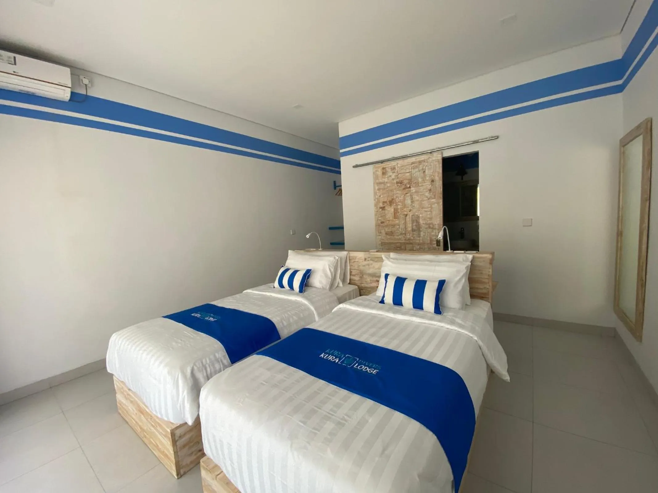 Photo of the whole room, Bed in Kura Kura Divers Lodge