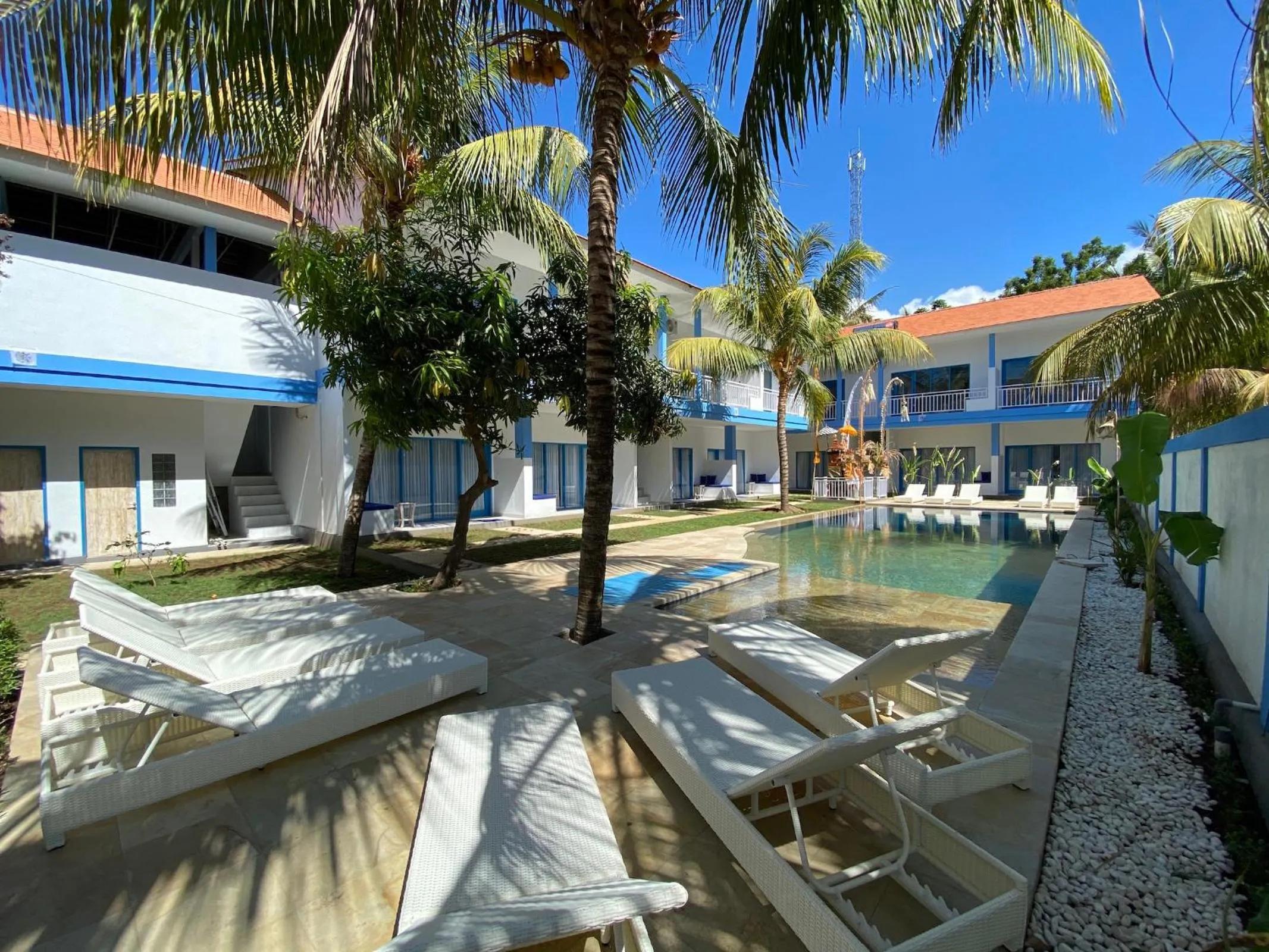 Swimming pool in Kura Kura Divers Lodge
