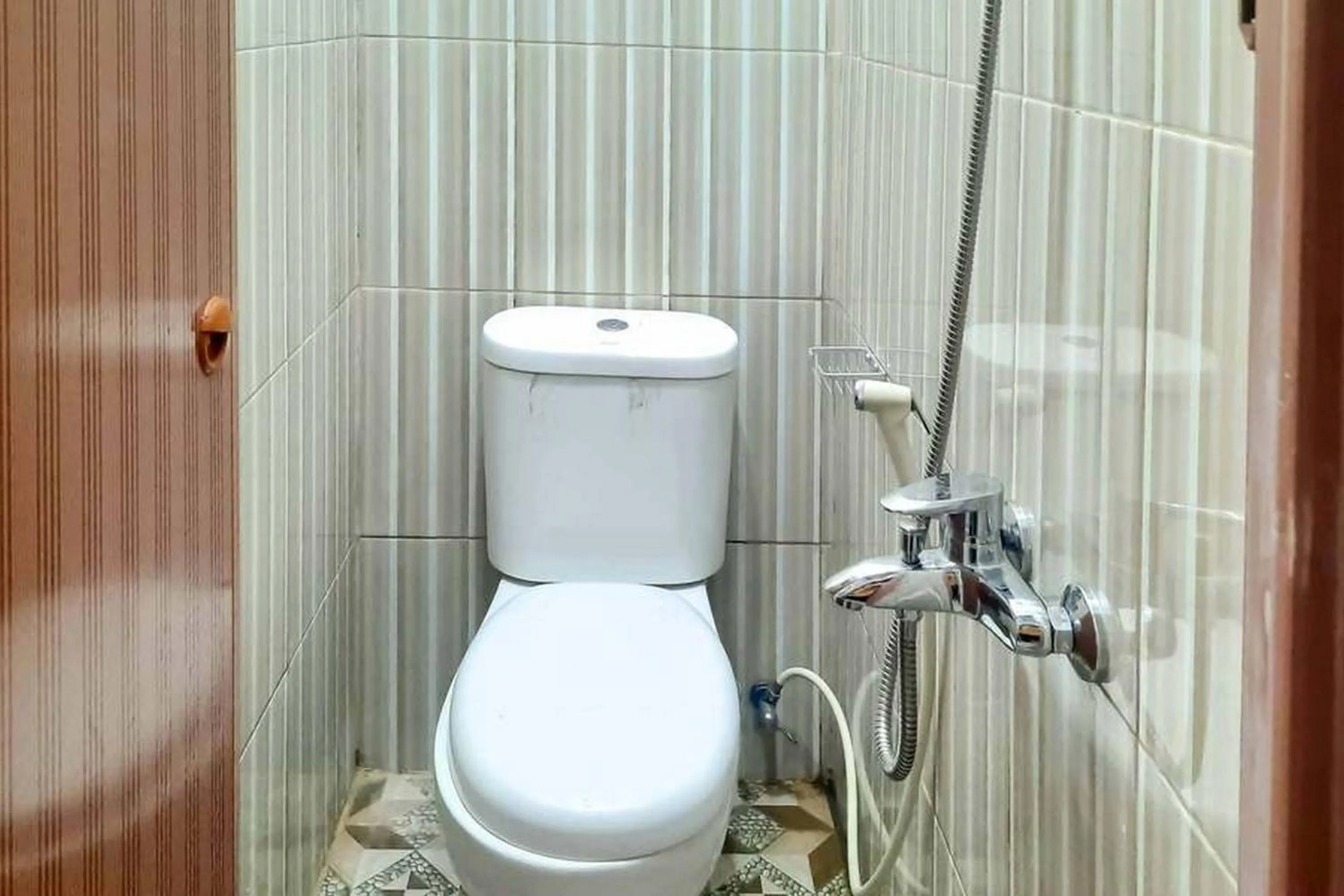 Bathroom in RedDoorz near Jalan Perintis Kemerdekaan Lampung