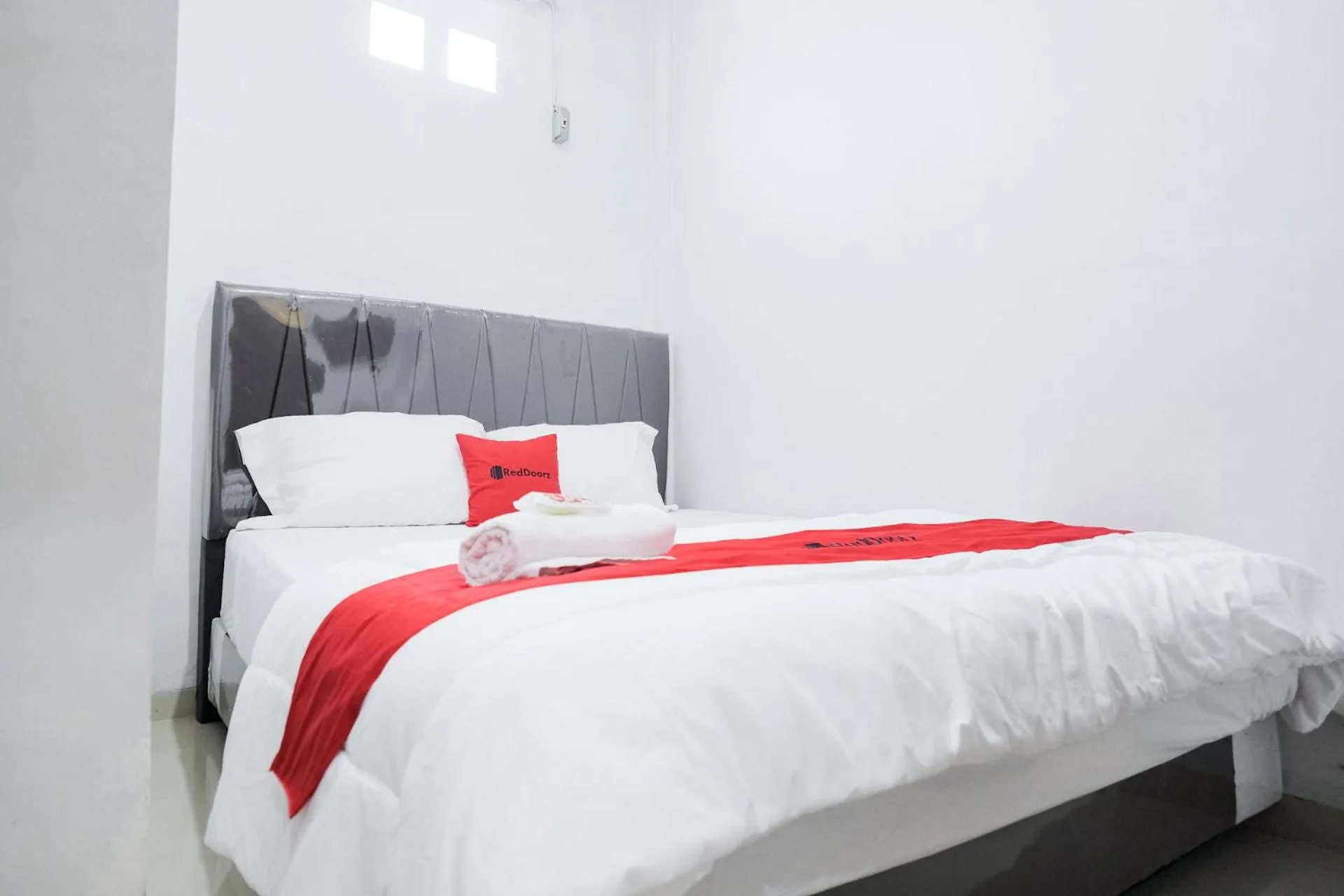 Bedroom, Bed in RedDoorz near Jalan Perintis Kemerdekaan Lampung