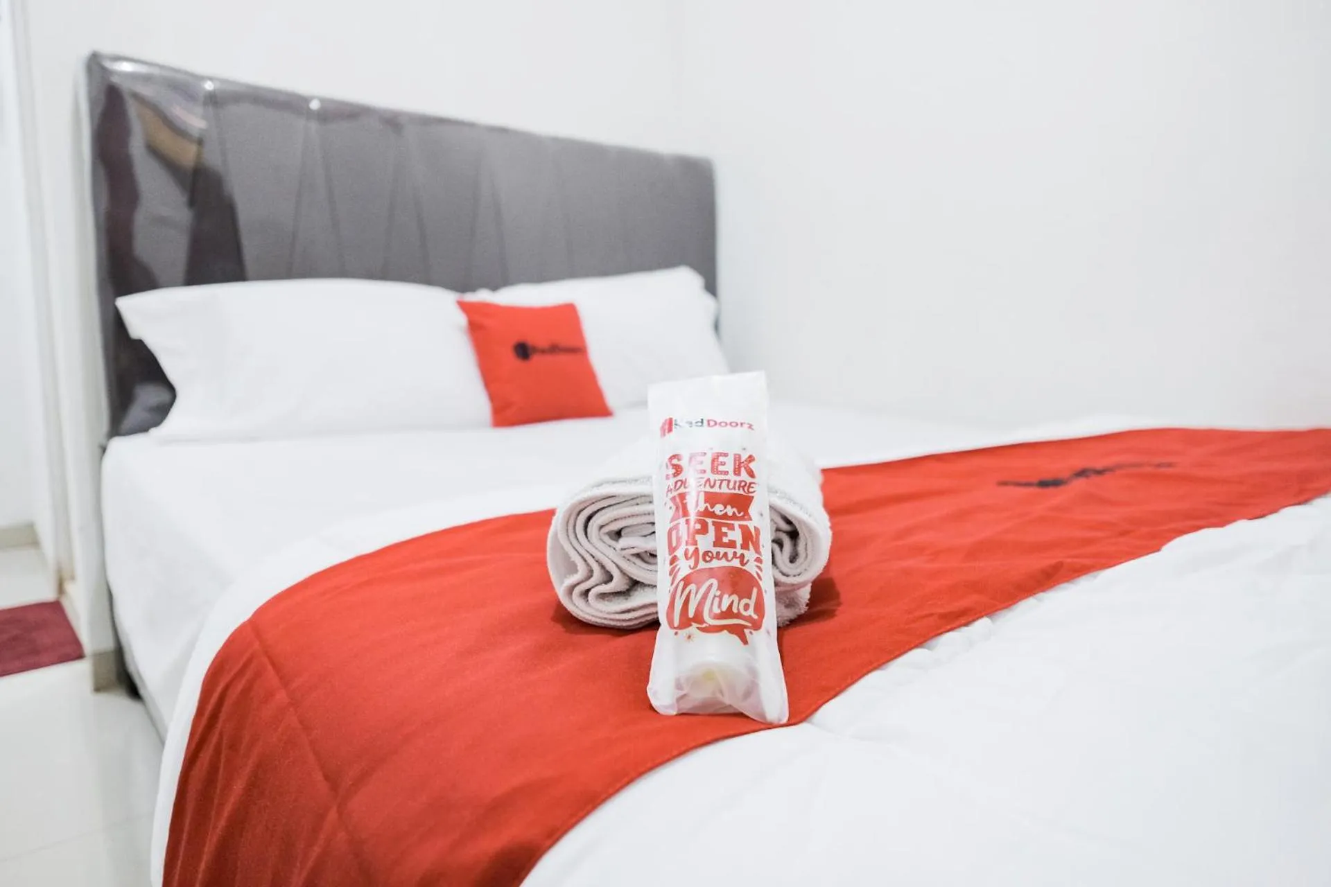 Bedroom, Bed in RedDoorz near Jalan Perintis Kemerdekaan Lampung