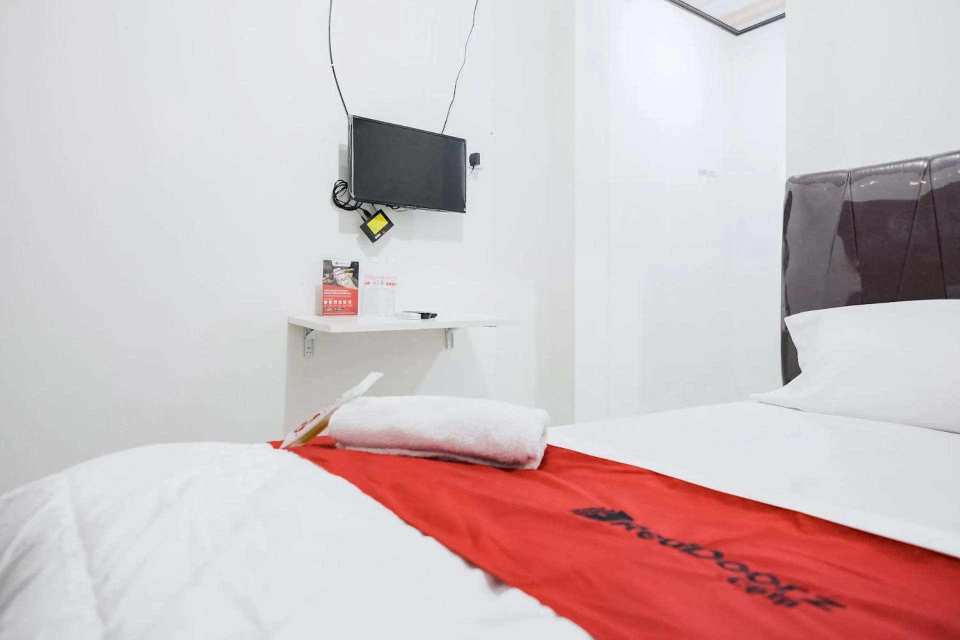 Bedroom, Bed in RedDoorz near Jalan Perintis Kemerdekaan Lampung