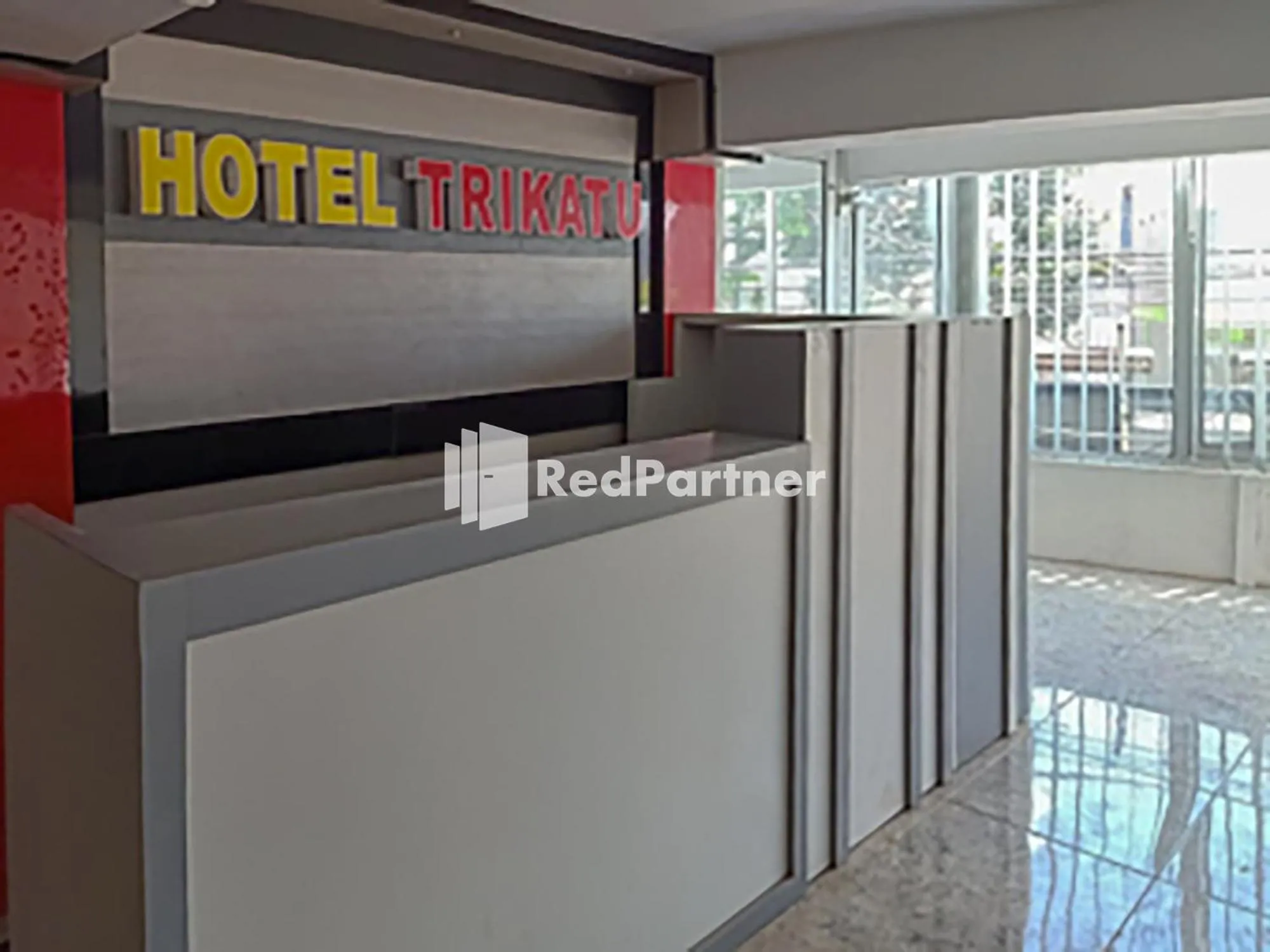 Lobby or reception in Hotel Trikatu Kendal near Taman Kota Weleri Mitra RedDoorz