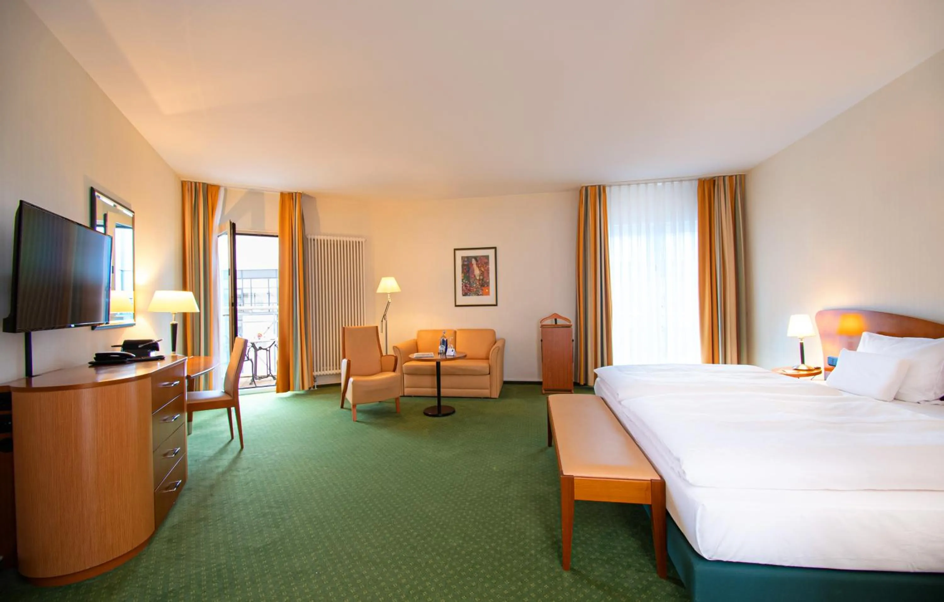 TV and multimedia, Bed in Dorint Charlottenhof Halle (Saale)