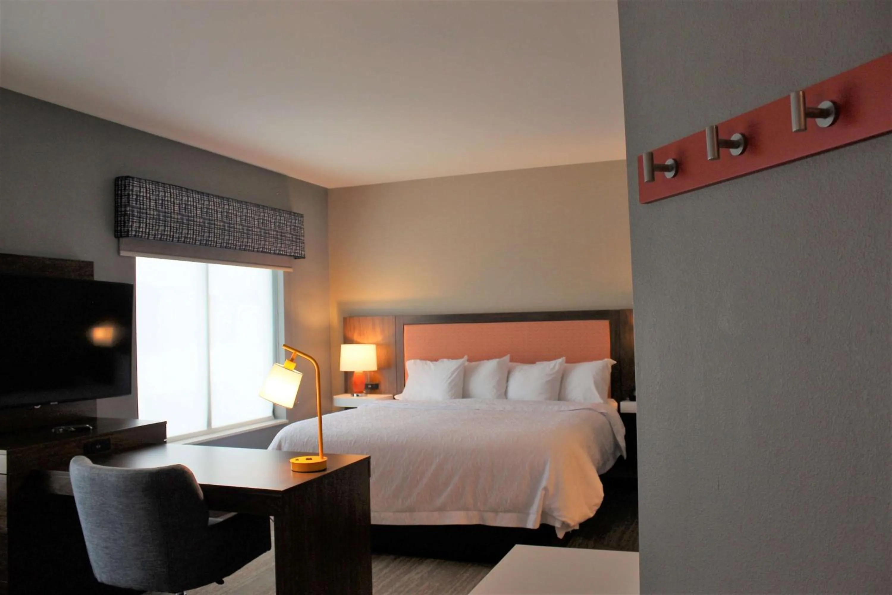 Bedroom, Bed in Hampton Inn Lexington