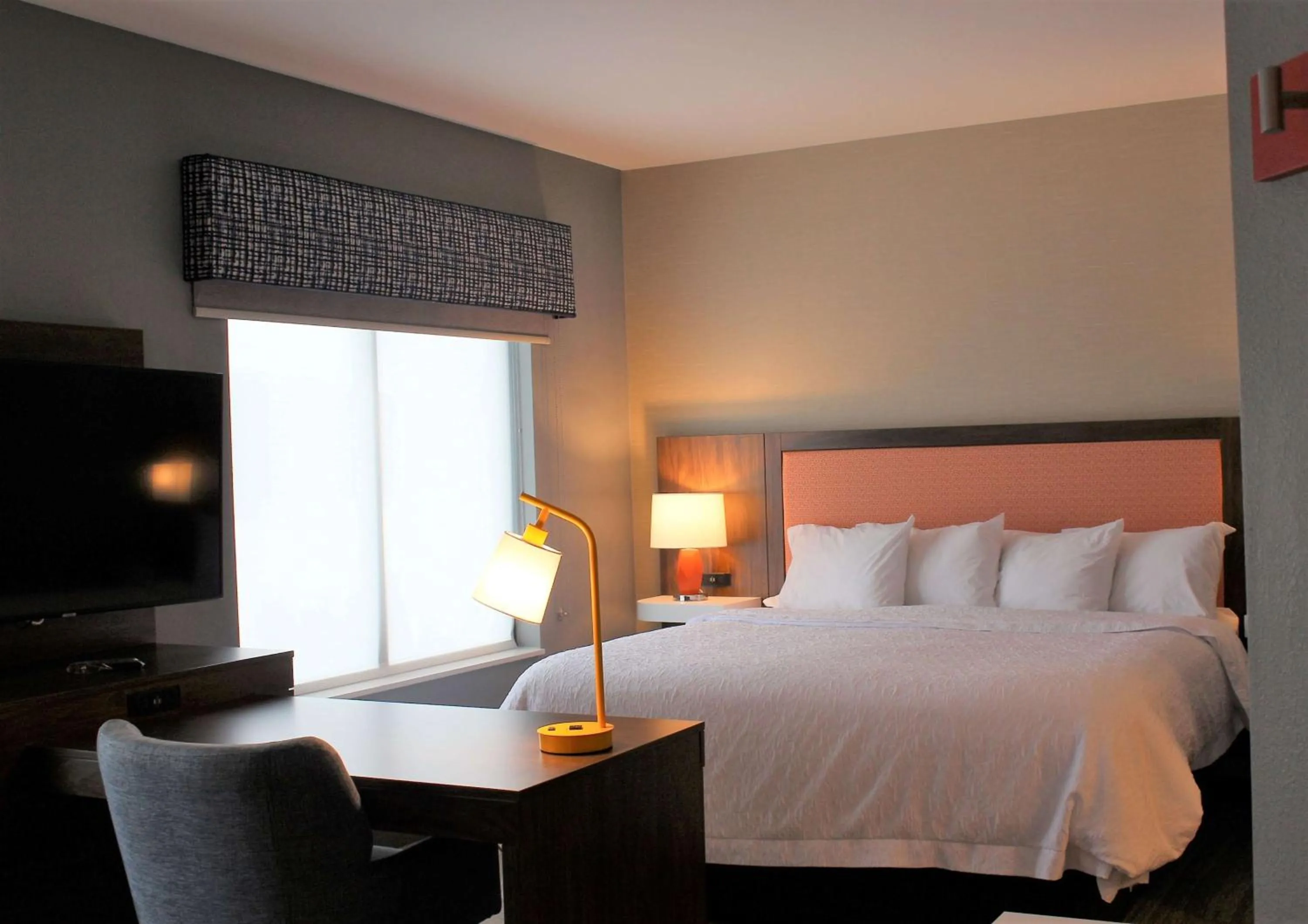 Bedroom, Bed in Hampton Inn Lexington