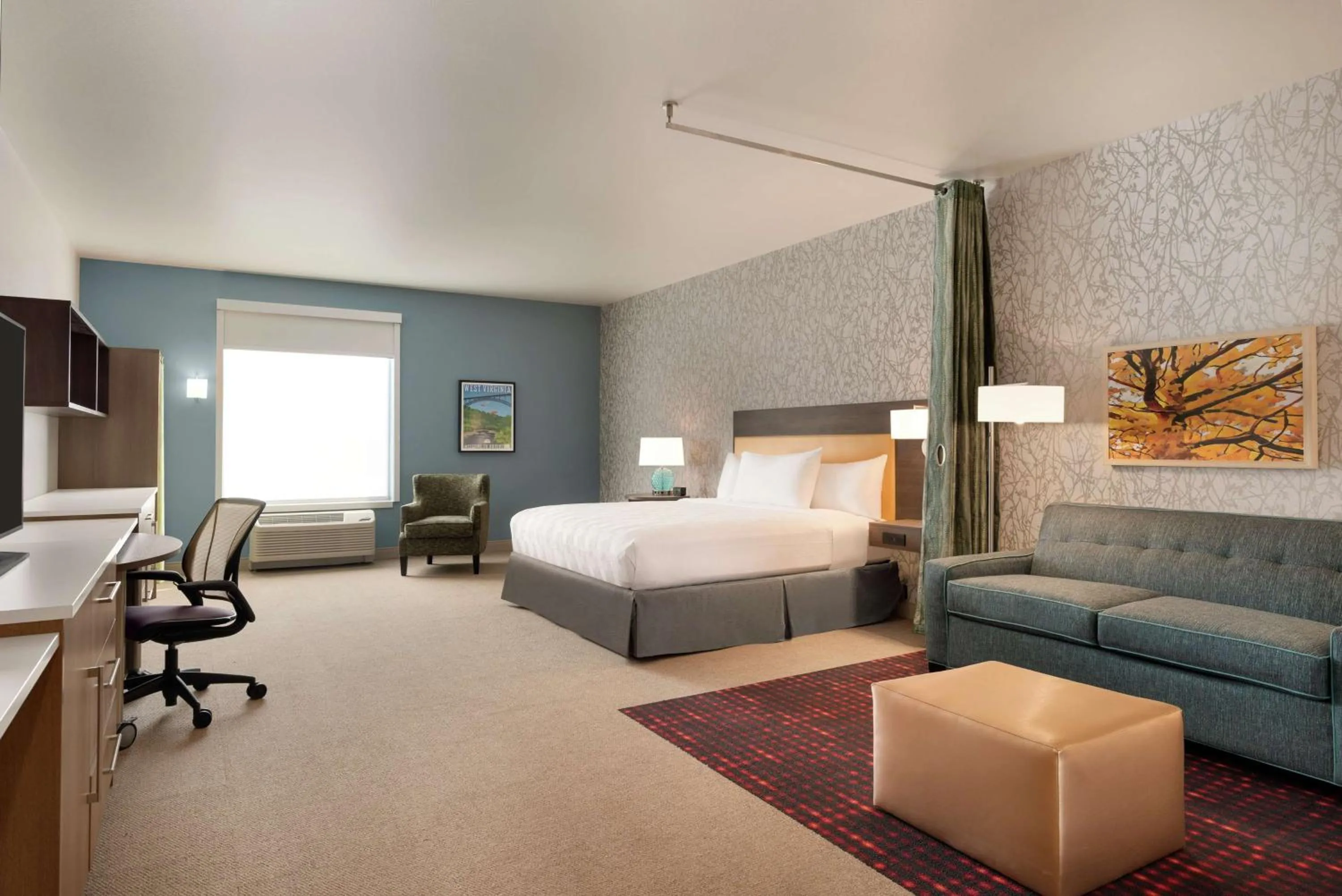 Bedroom, Bed in Home2 Suites By Hilton Martinsburg, Wv