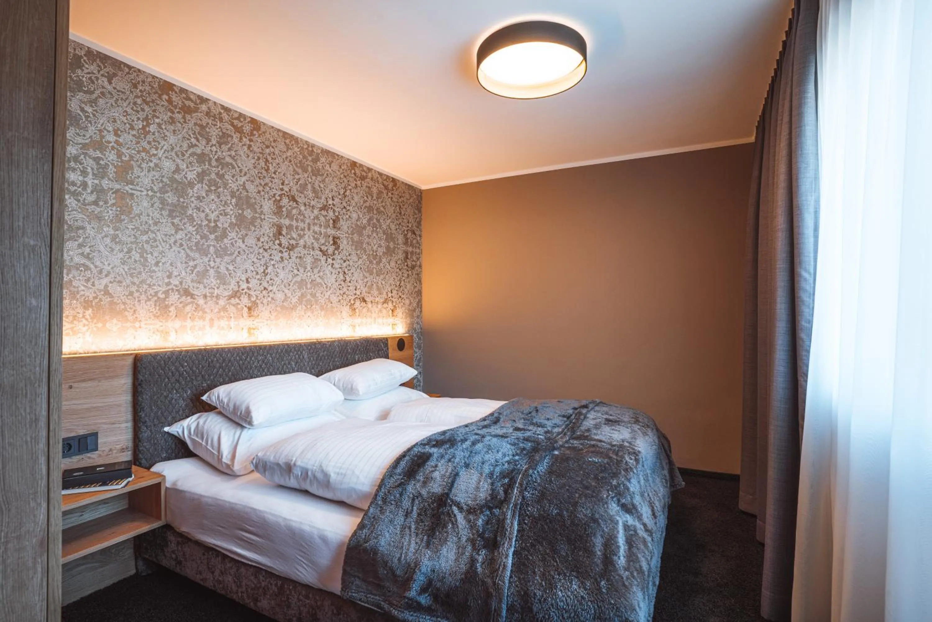 Three-Bedroom Apartment in Mountainview Apartments