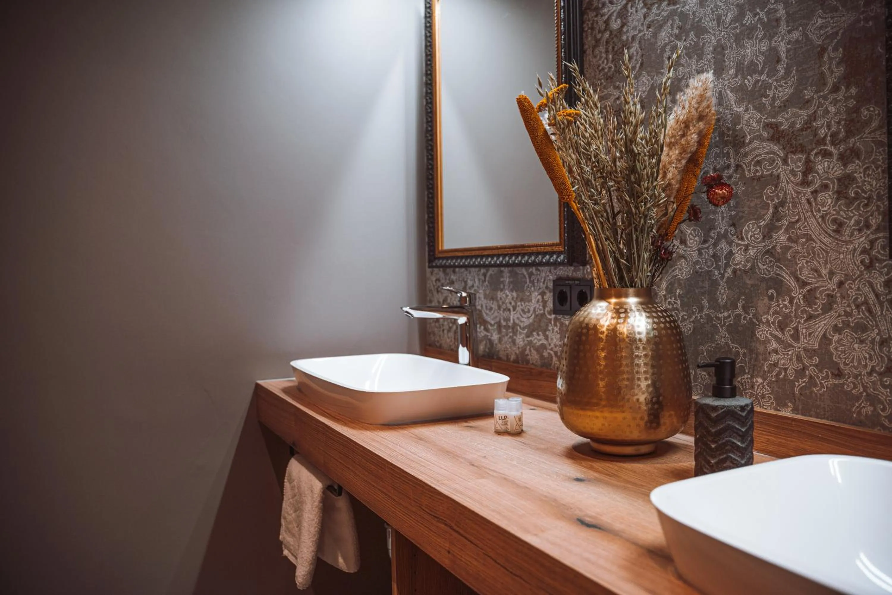 Bathroom in Mountainview Apartments