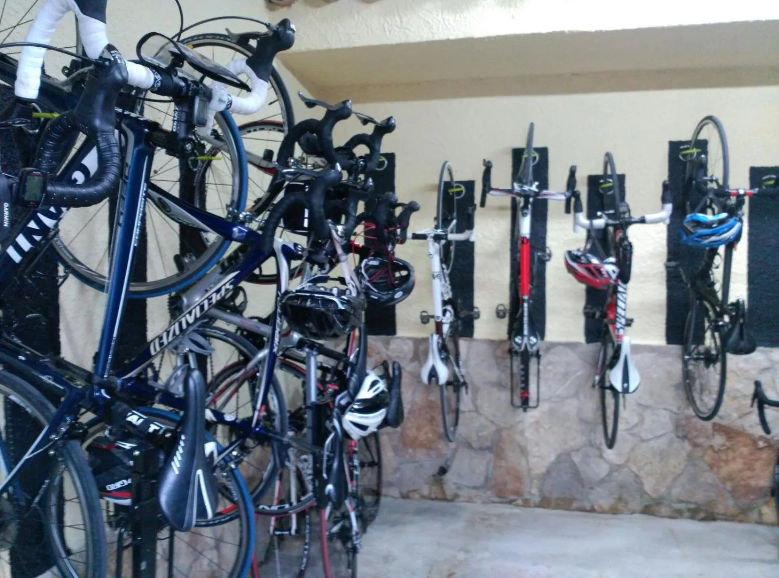 Cycling in Villa Reymar - diseño y vistas al mar