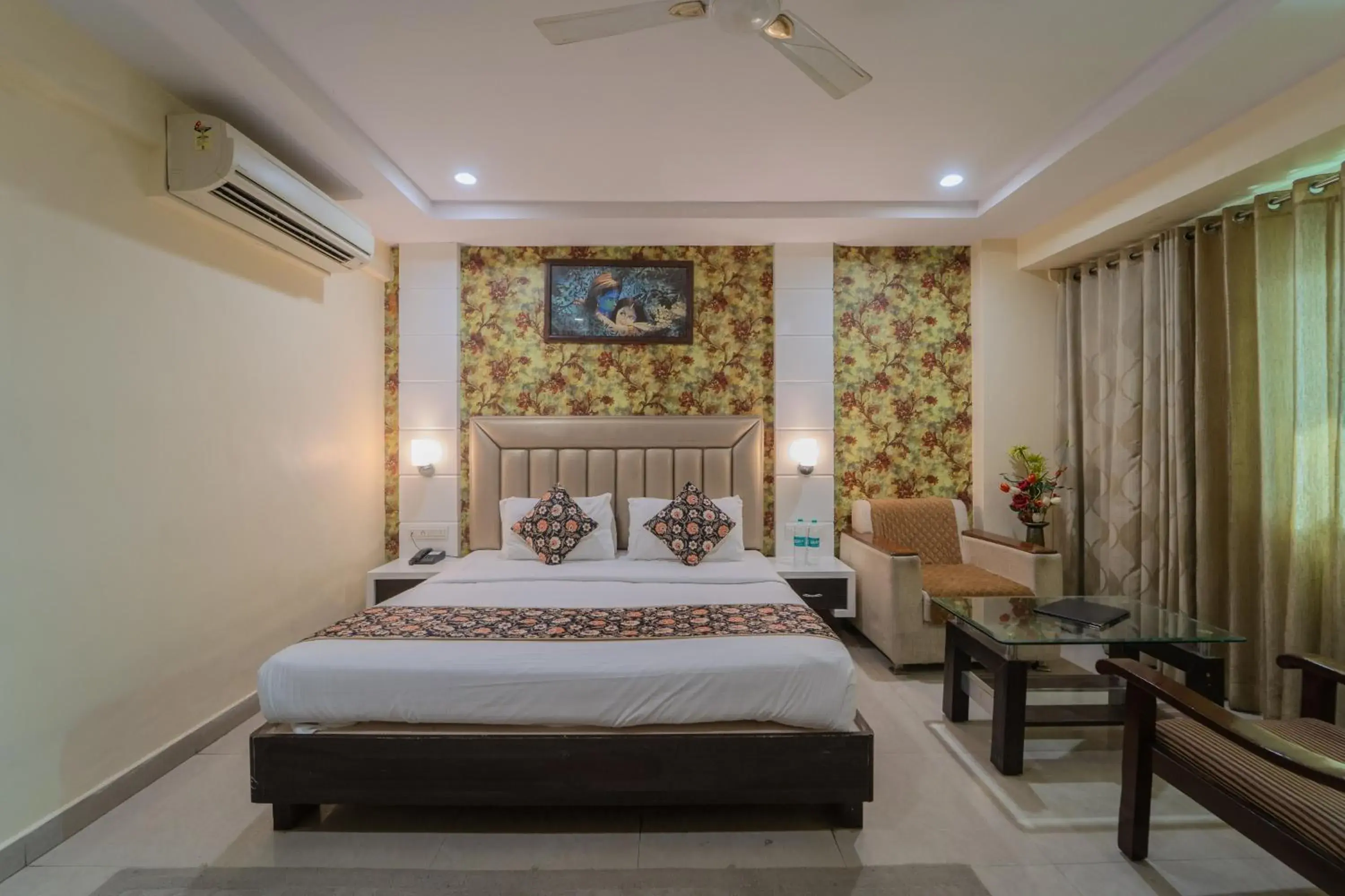 Photo of the whole room, Bed in Hotel City Square By KeyMagics Photo of the whole room, Bed in Hotel City Square By KeyMagics