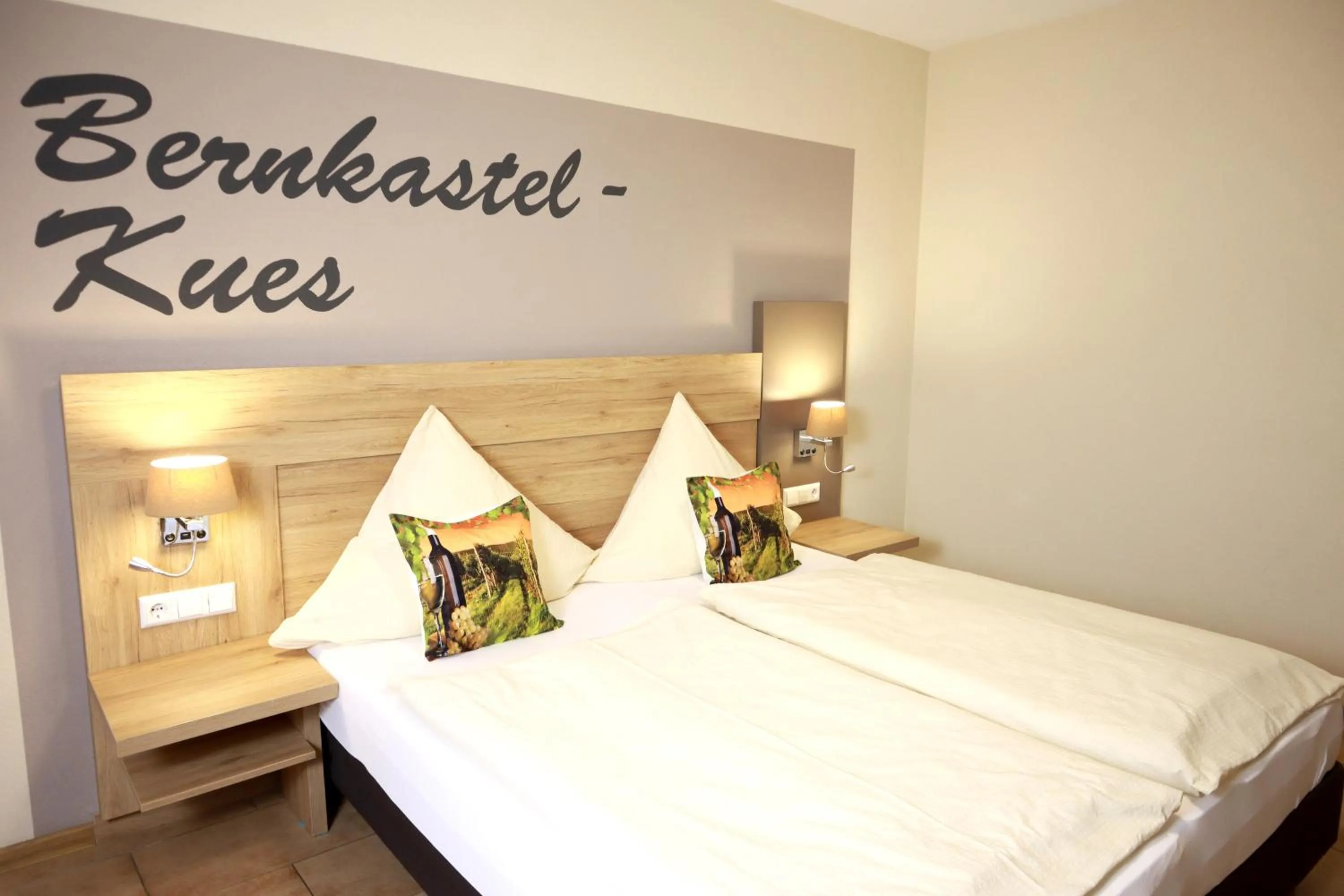 Photo of the whole room, Bed in Weinhaus Gräfen