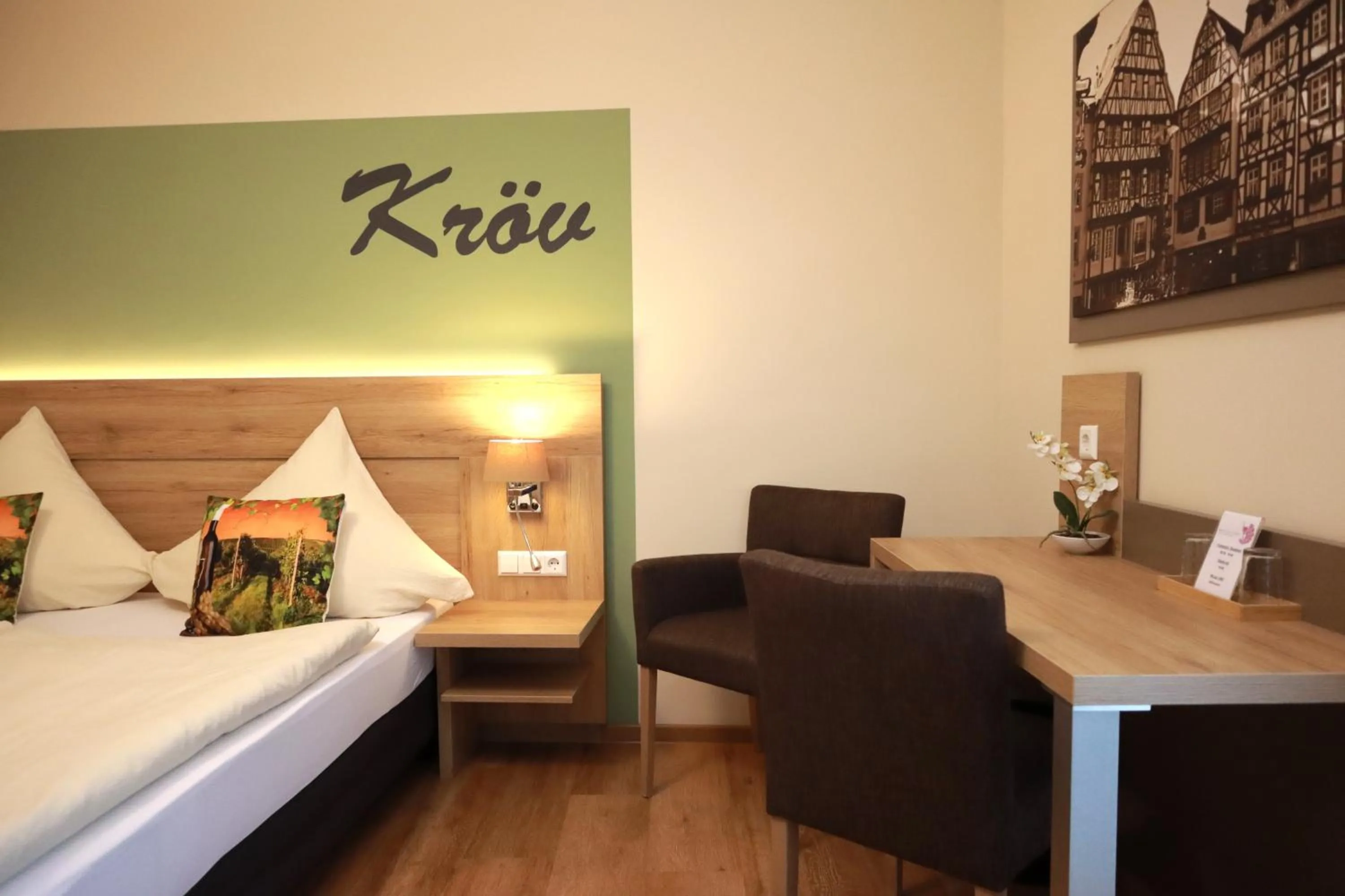 Photo of the whole room, Bed in Weinhaus Gräfen