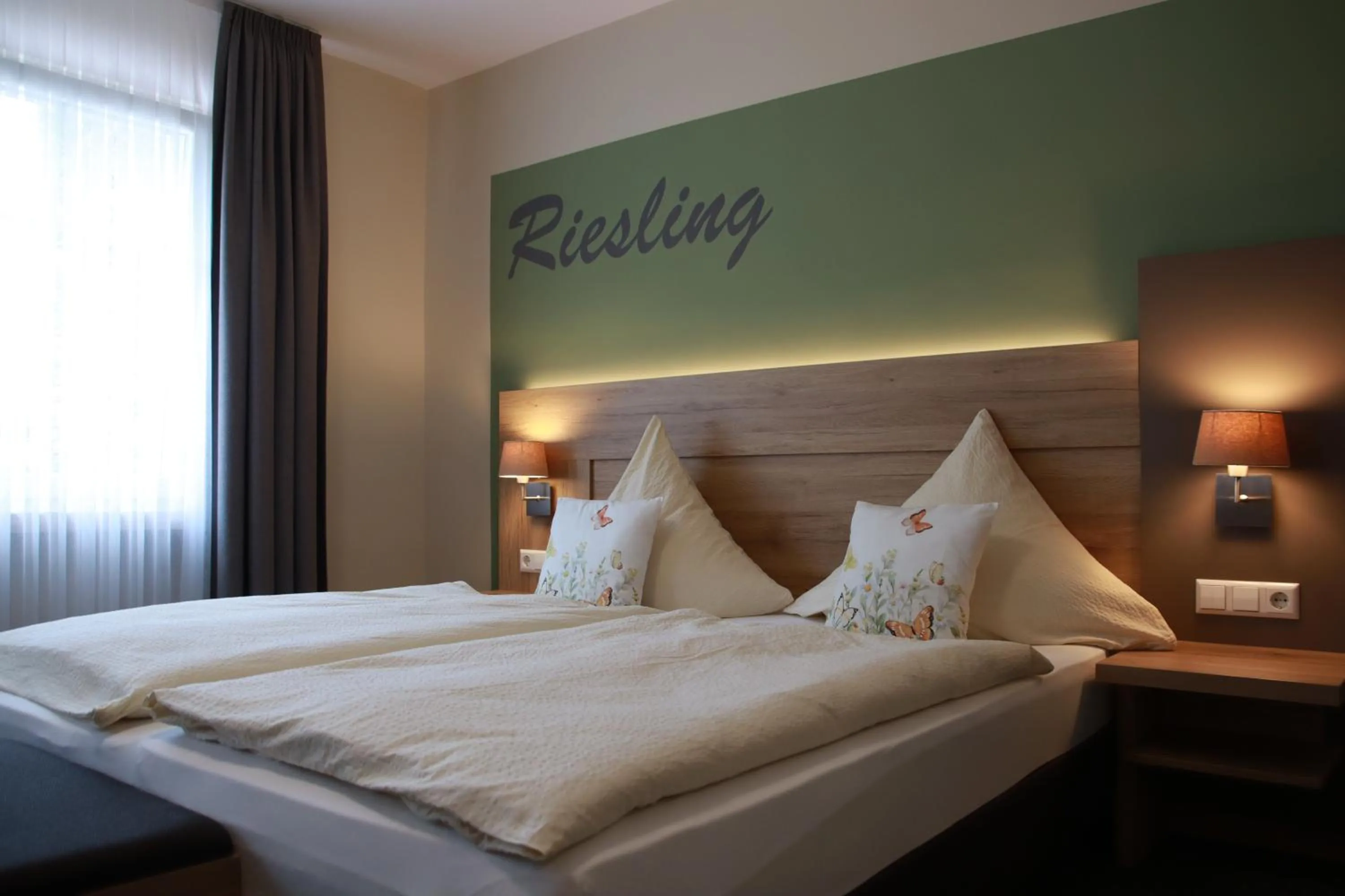 Photo of the whole room, Bed in Weinhaus Gräfen