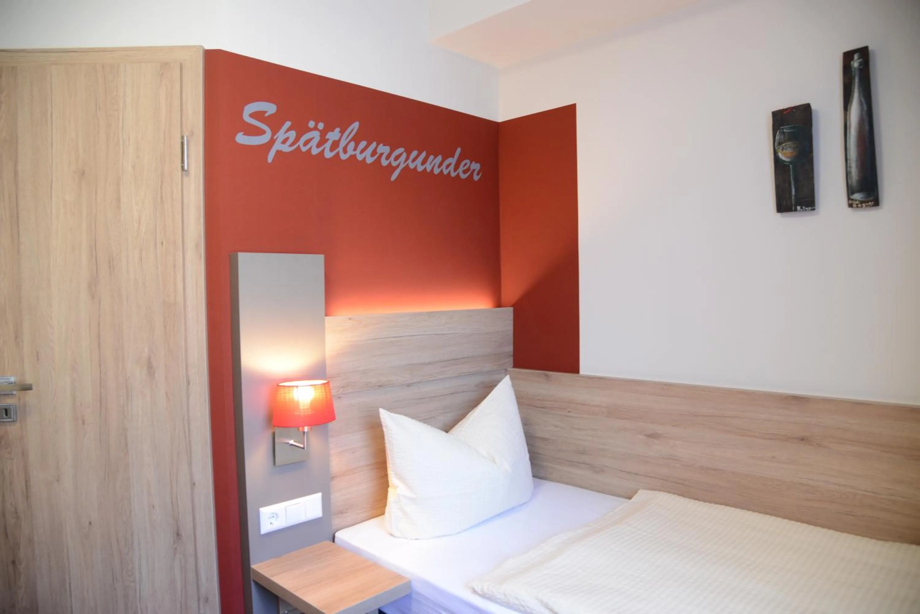 Photo of the whole room, Bed in Weinhaus Gräfen