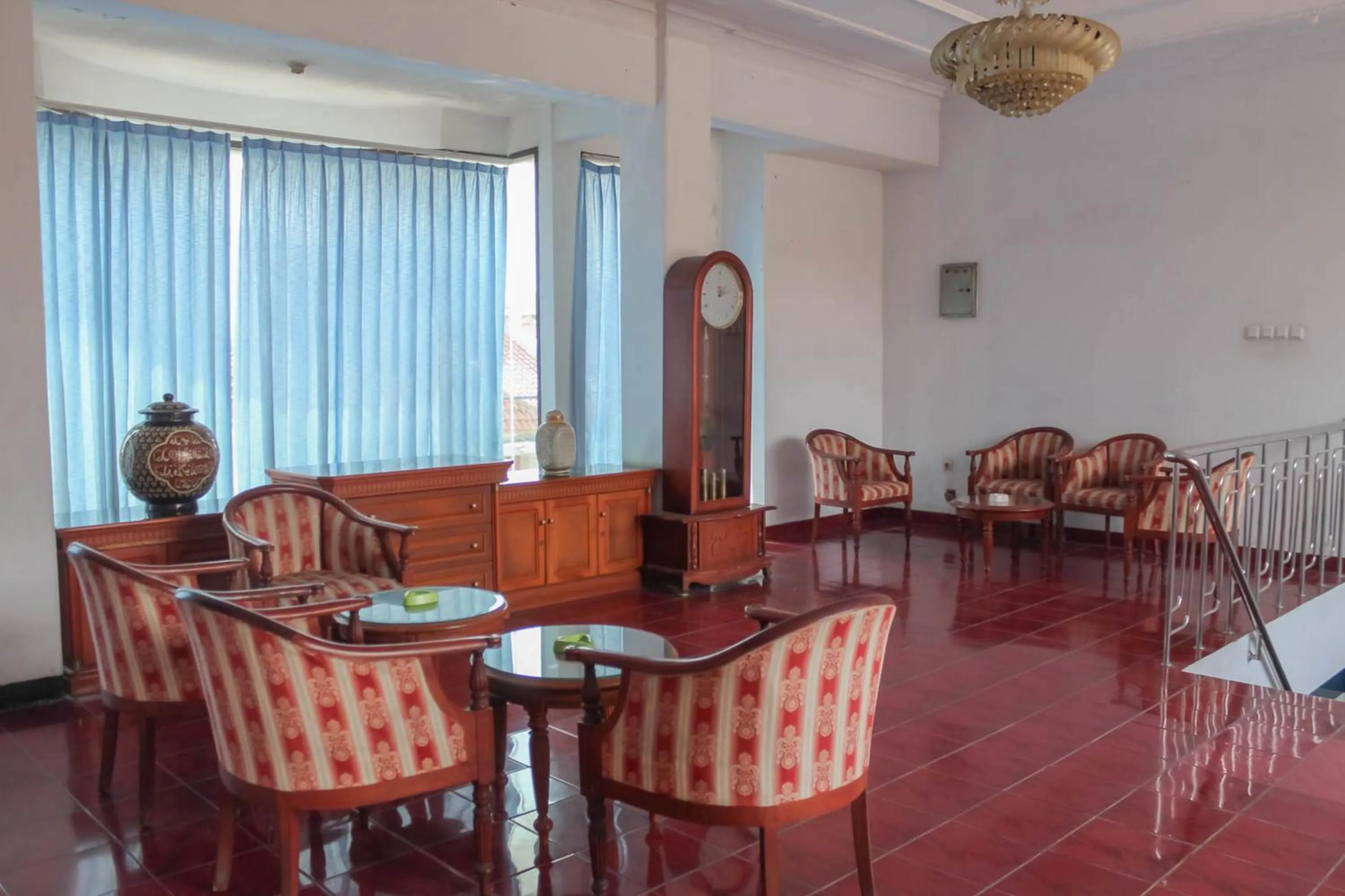 Living room in Hotel Rajawali Mitra RedDoorz