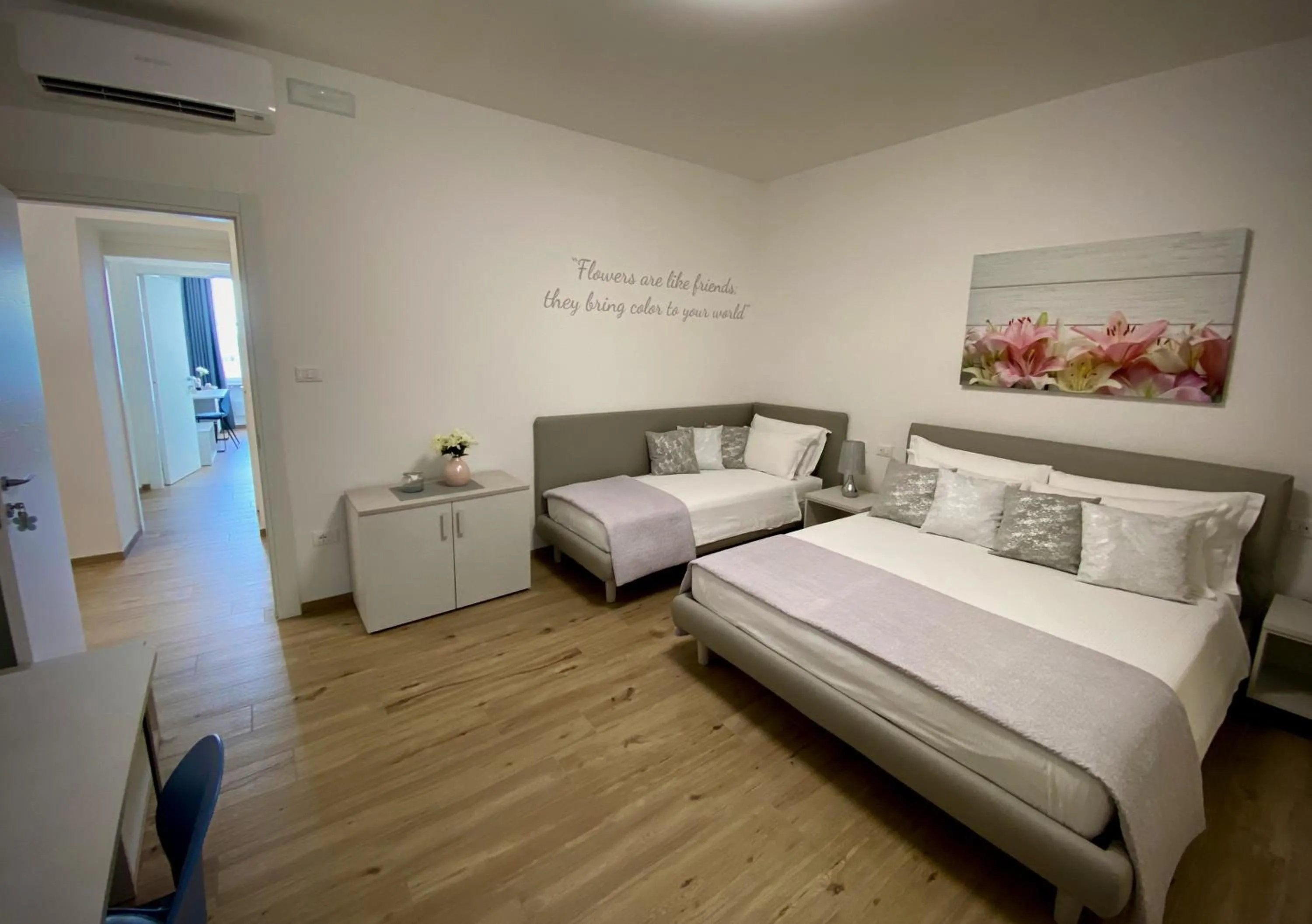 Photo of the whole room, Bed in Five Flowers Guest House