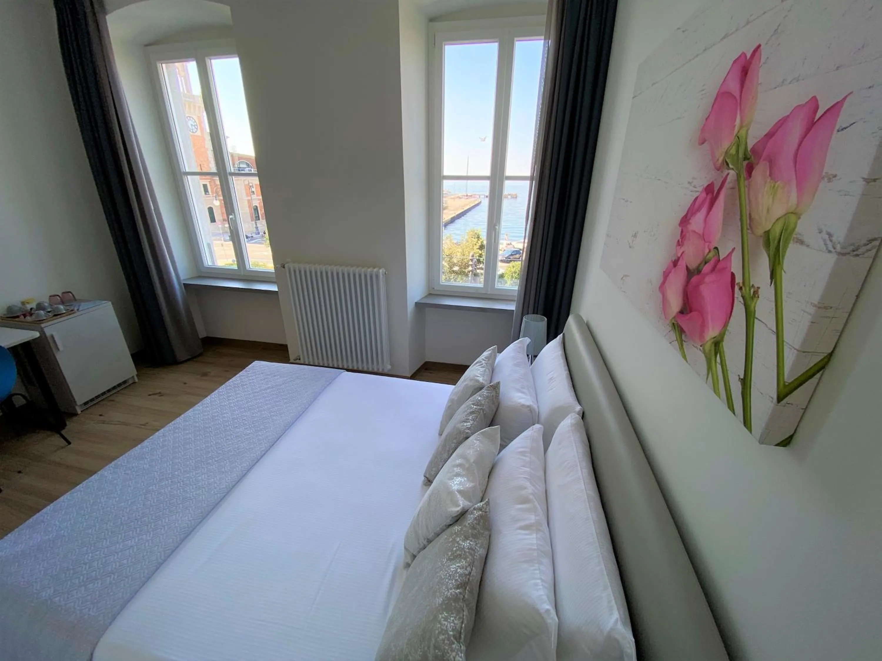 Bed in Five Flowers Guest House