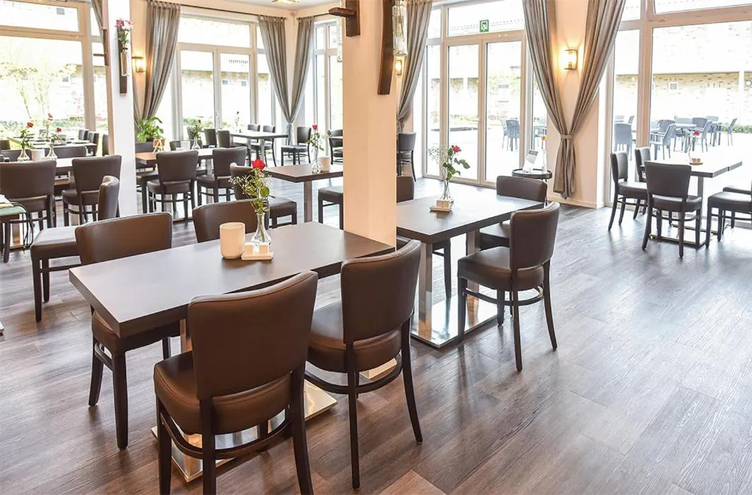 Restaurant/places to eat in PRIMA Inn HOTEL & HOF NEURUPPIN - digitales & rezeptionsloses Motel