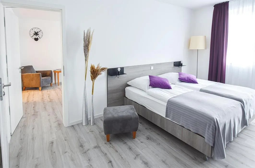 Bed in PRIMA Inn HOTEL & HOF NEURUPPIN - digitales & rezeptionsloses Motel